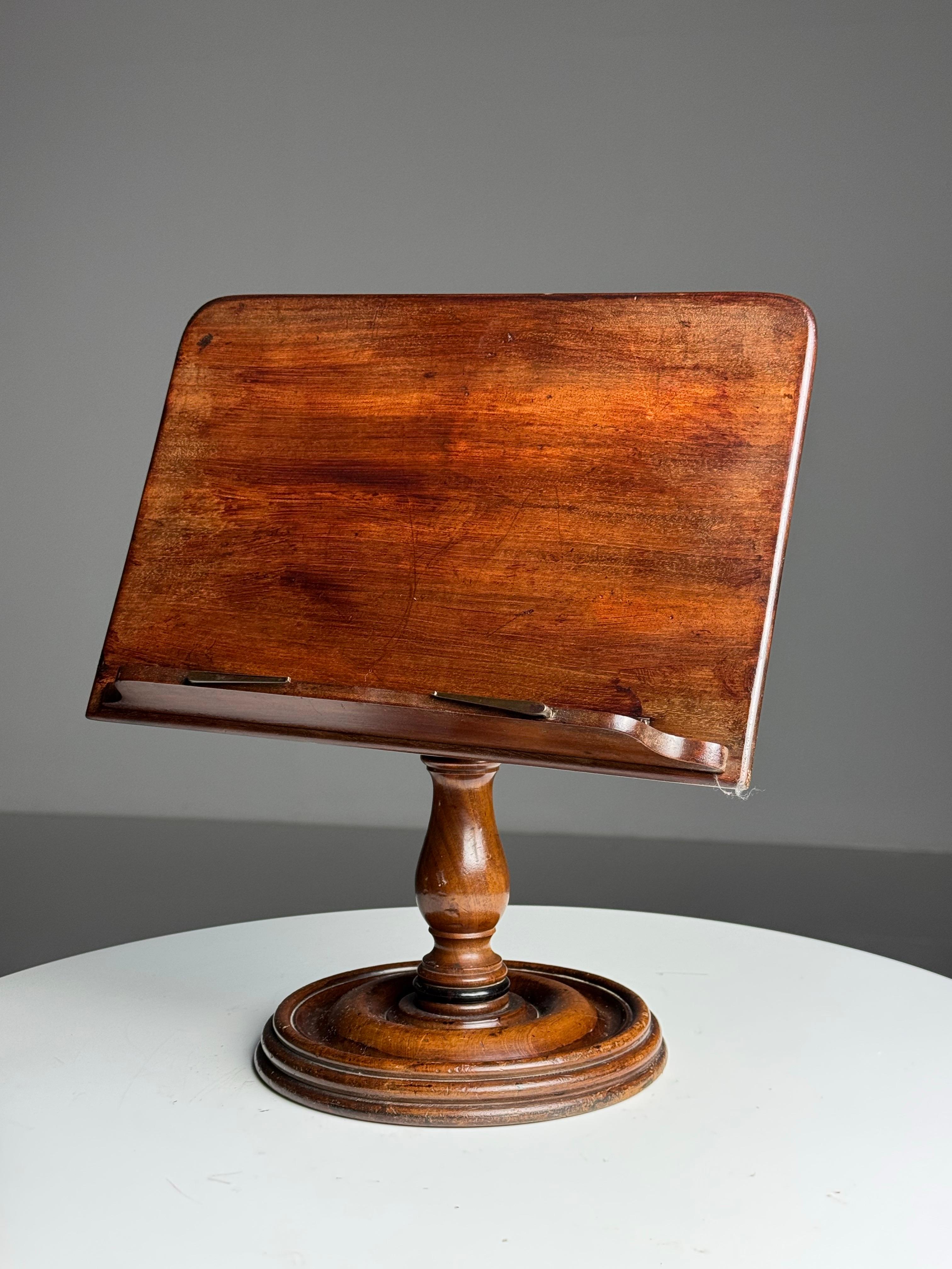 Mahogany bookstand 19th century For Sale 8