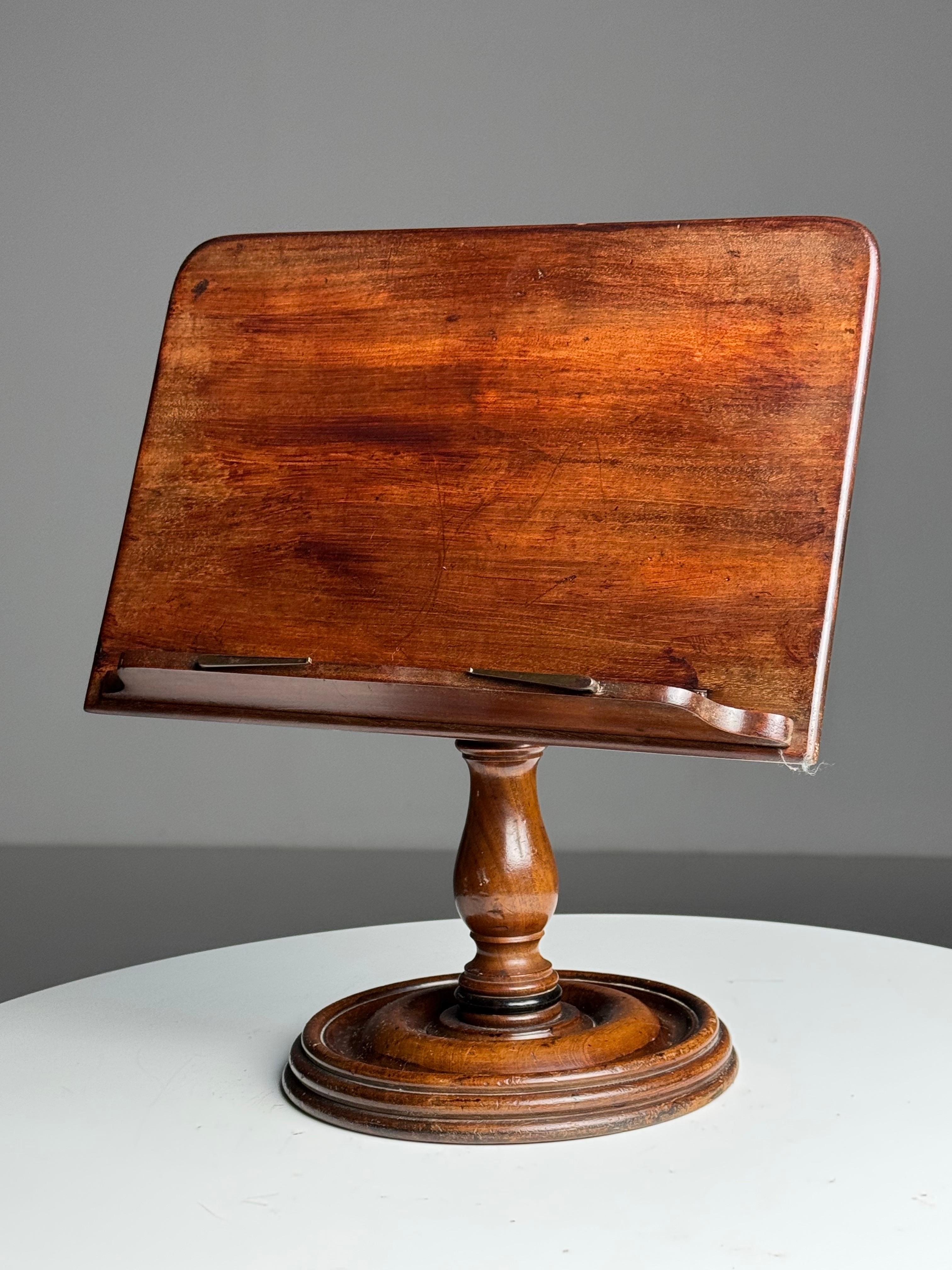 Mahogany bookstand 19th century For Sale 9