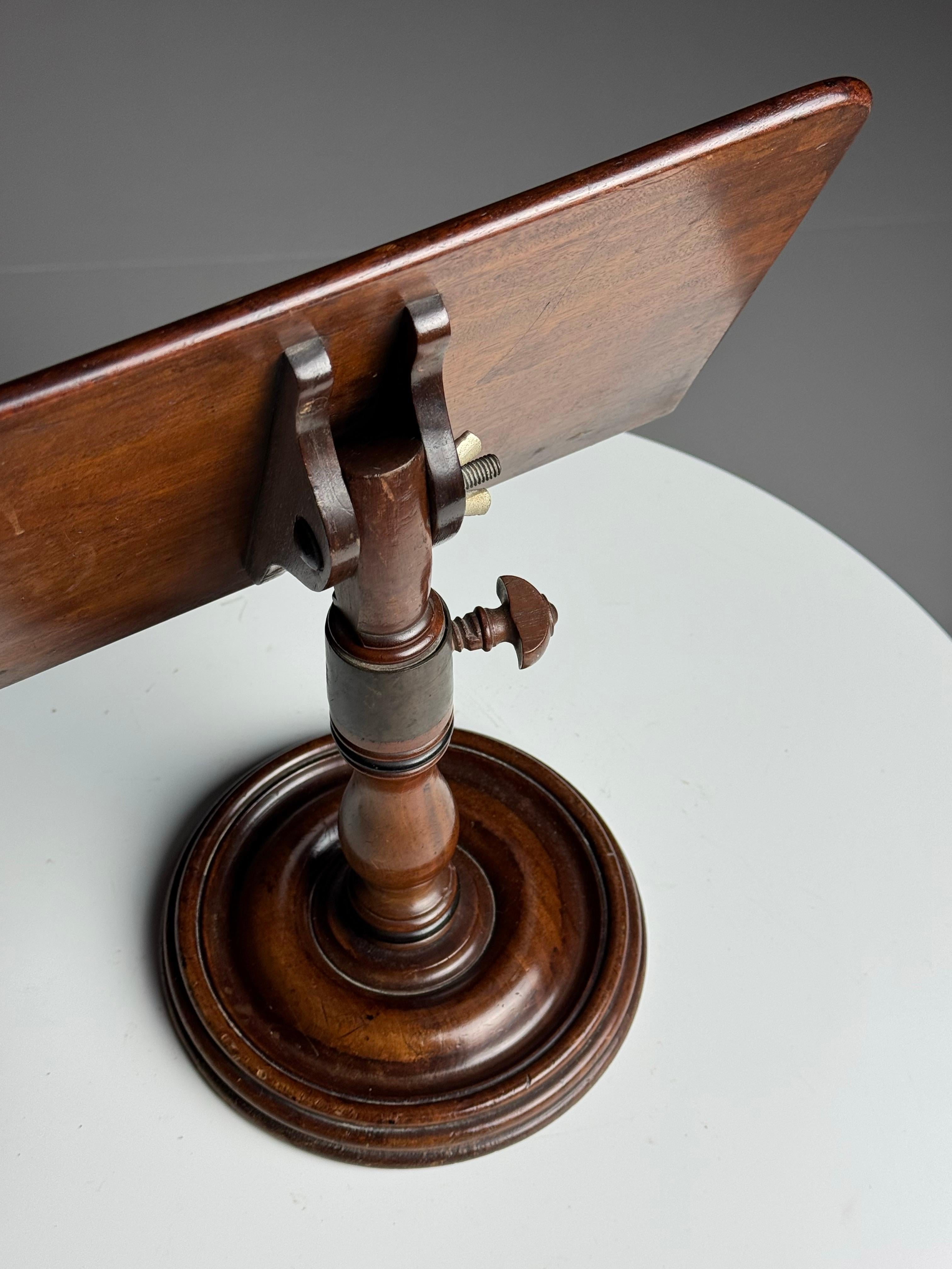 Mahogany bookstand 19th century In Good Condition For Sale In MILL, NL