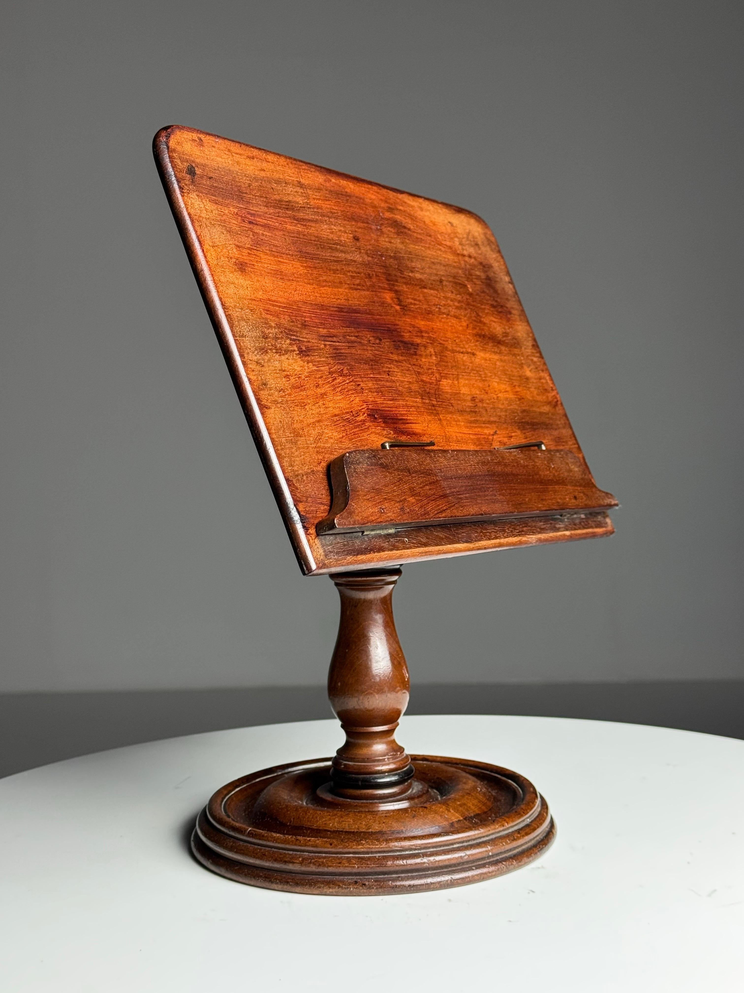 19th Century Mahogany bookstand 19th century For Sale
