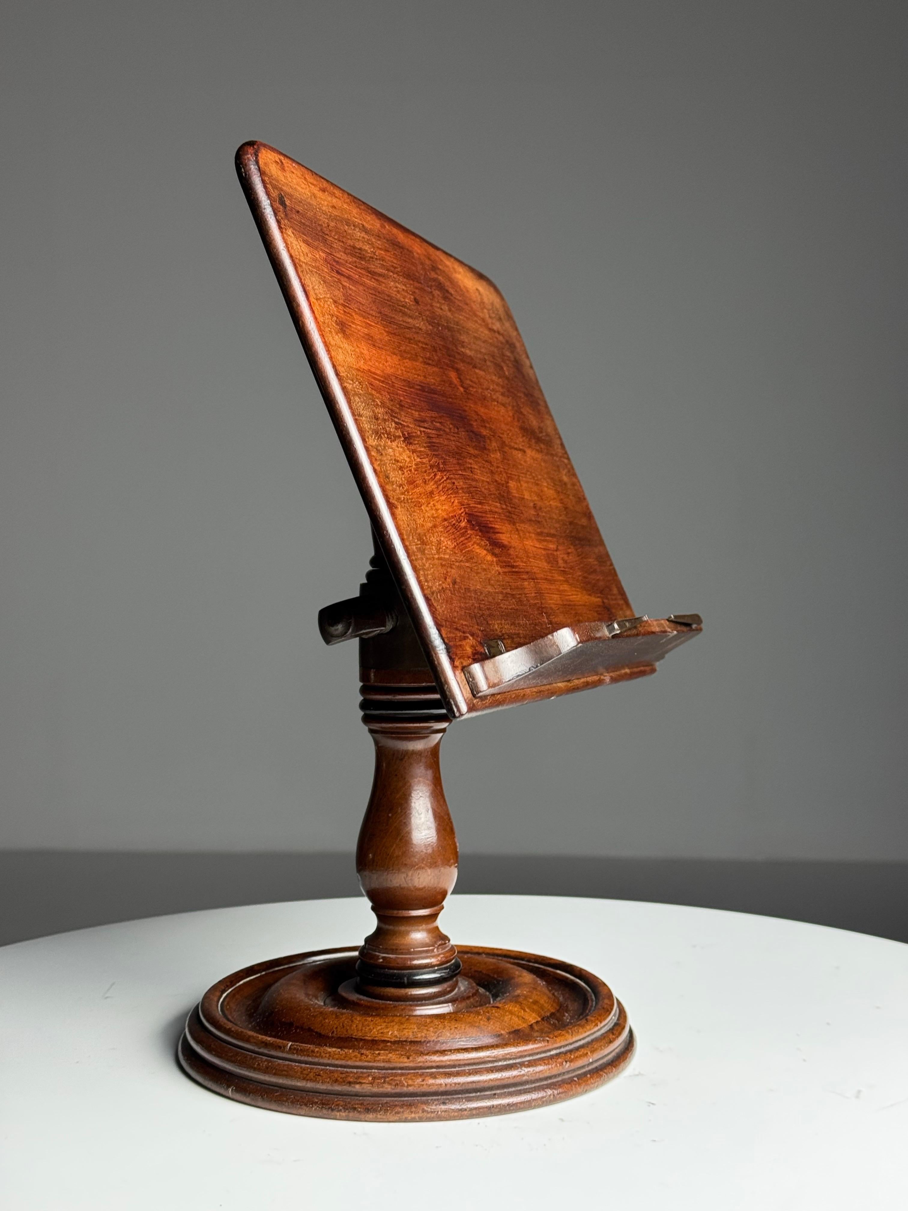 Mahogany bookstand 19th century For Sale 1
