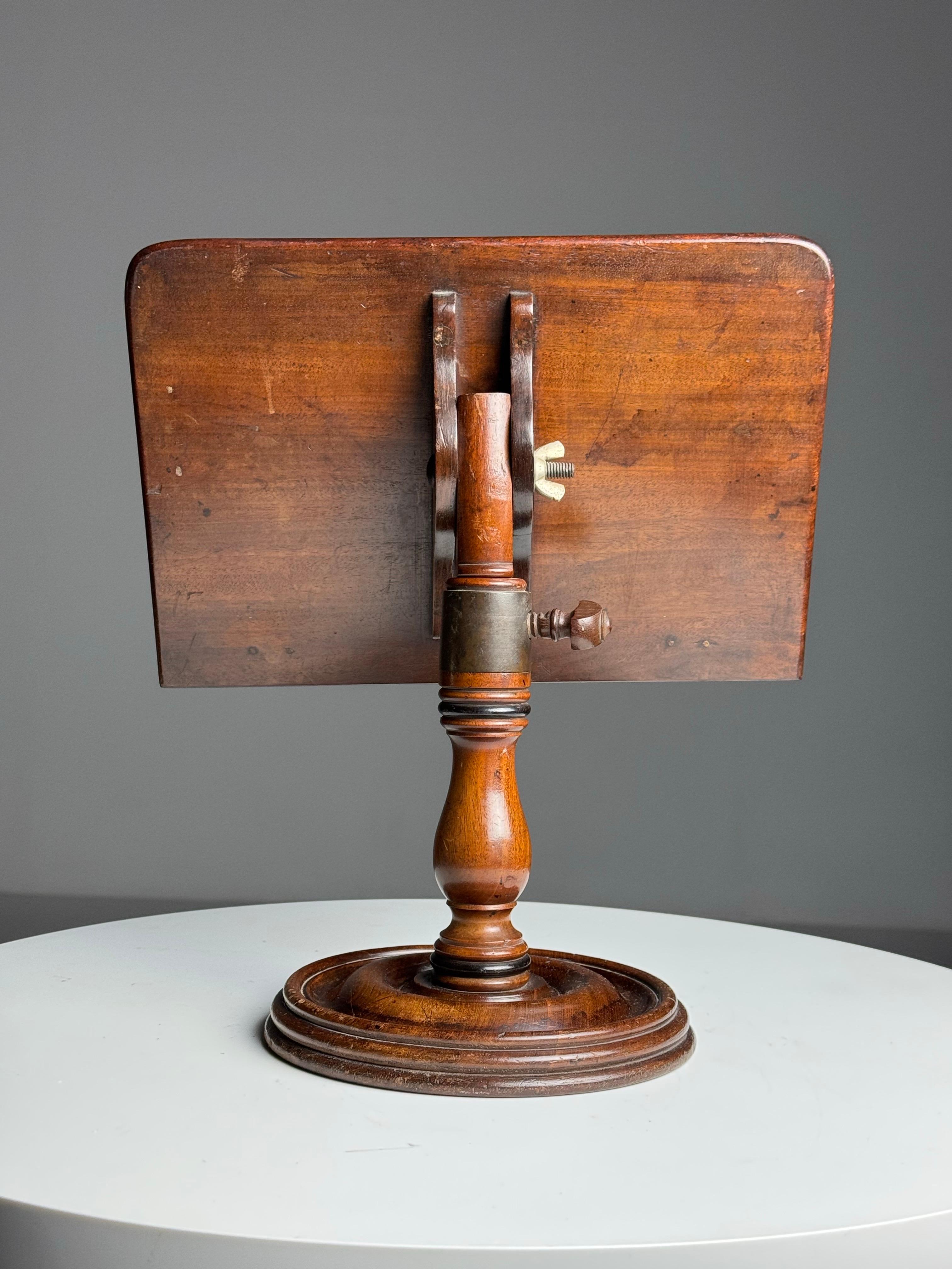 Mahogany bookstand 19th century For Sale 2