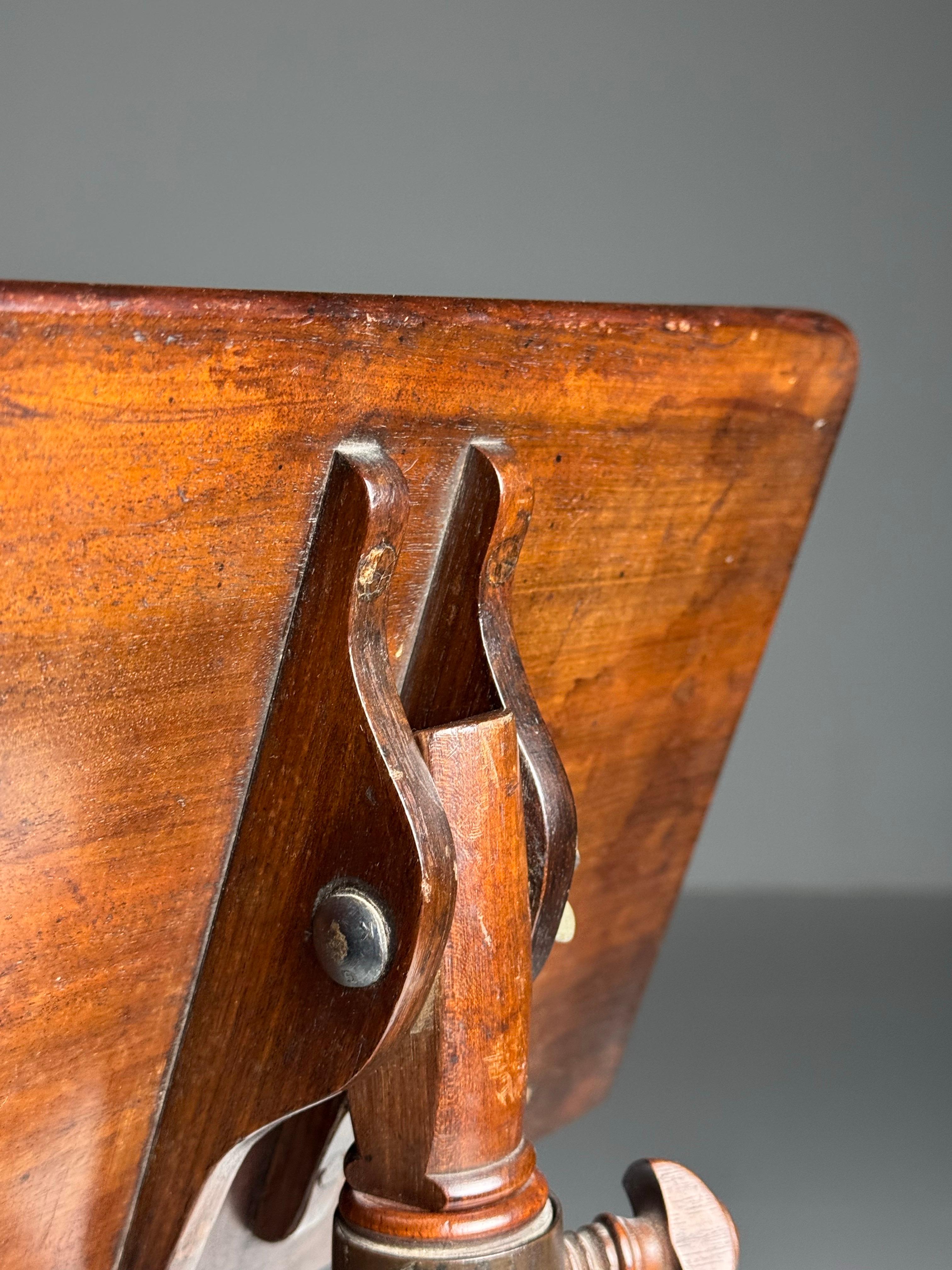 Mahogany bookstand 19th century For Sale 3