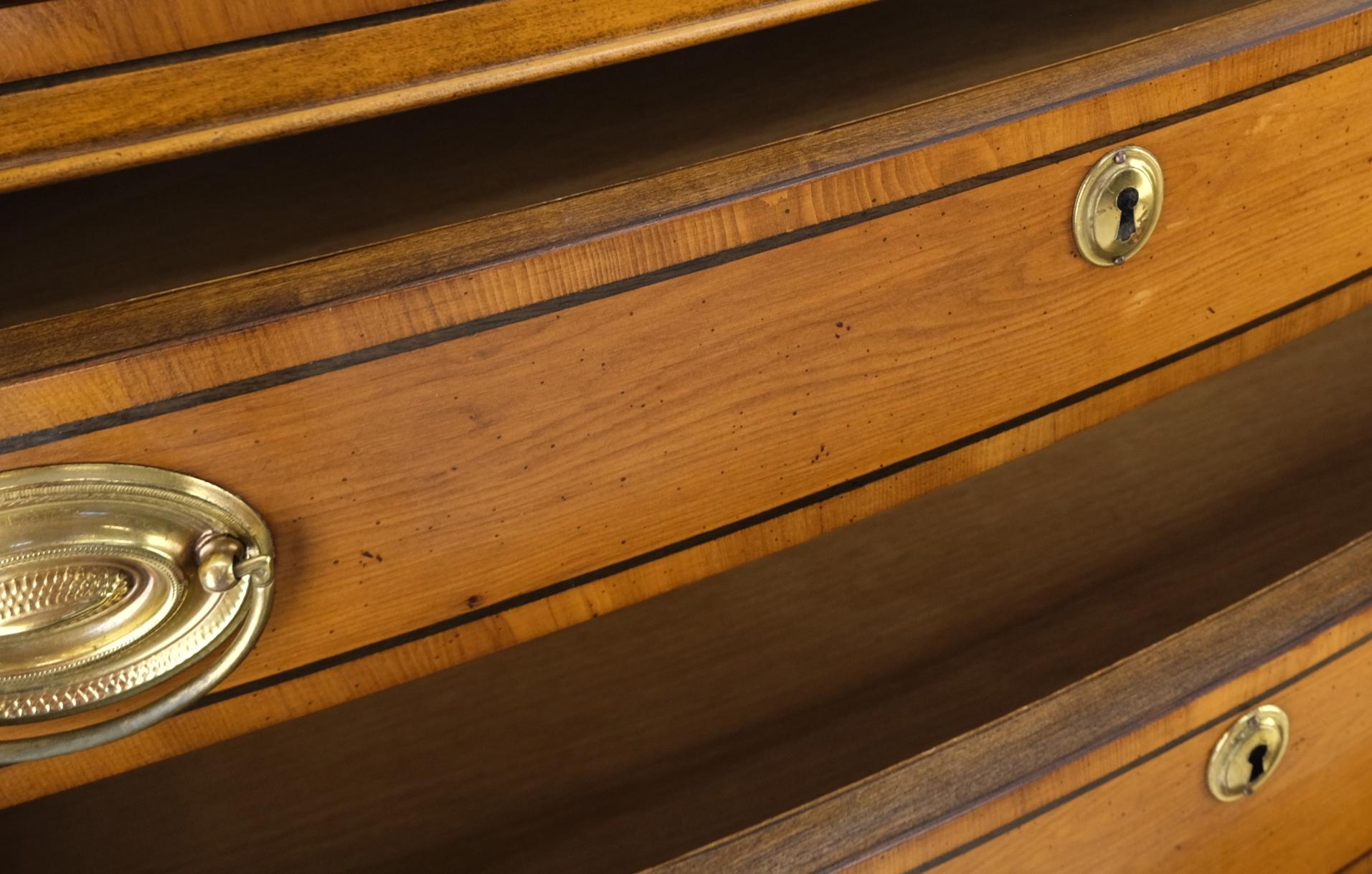20th Century Mahogany Bow Front 4 Drawers Pull Out Tray Brass Hardware Bachelor Chest Dresser