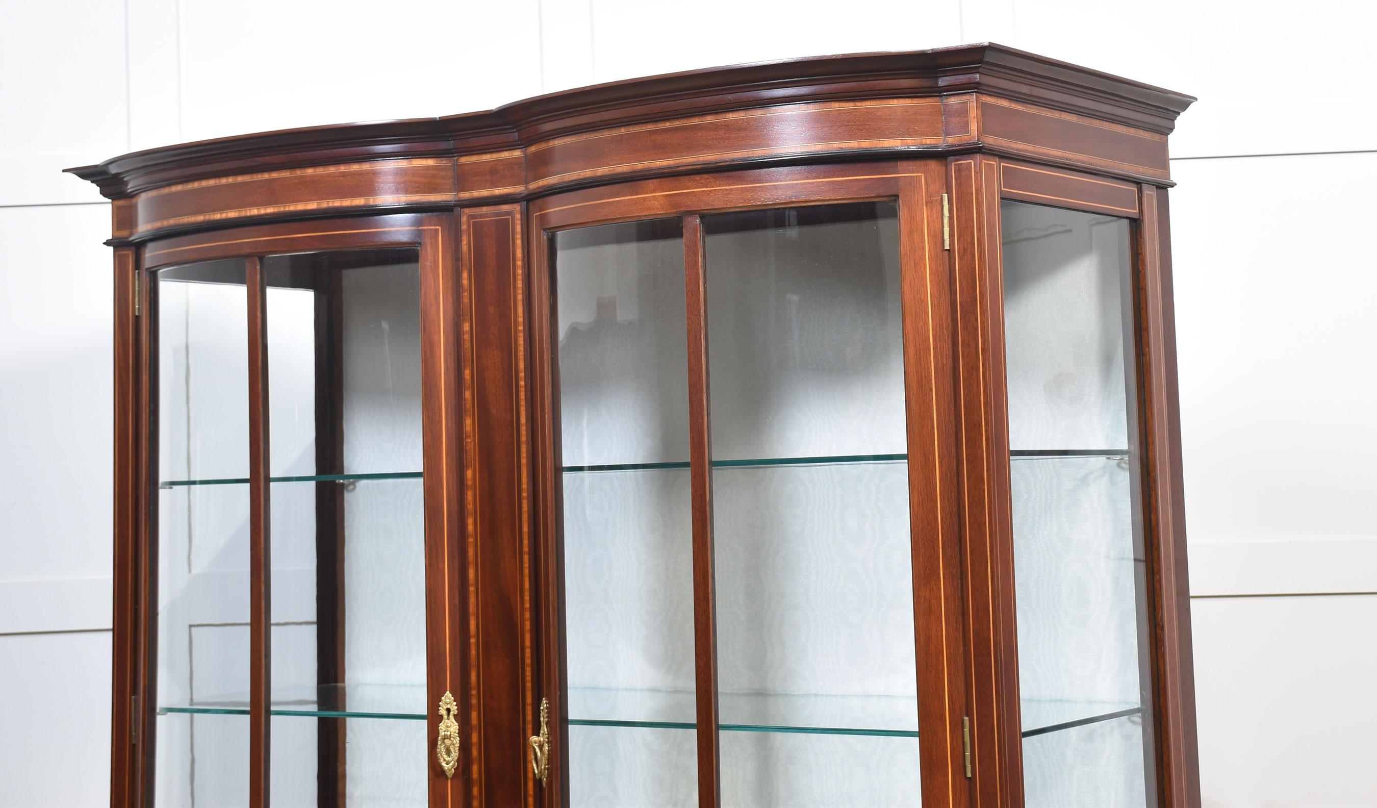 Mahogany bow front display cabinet For Sale 7