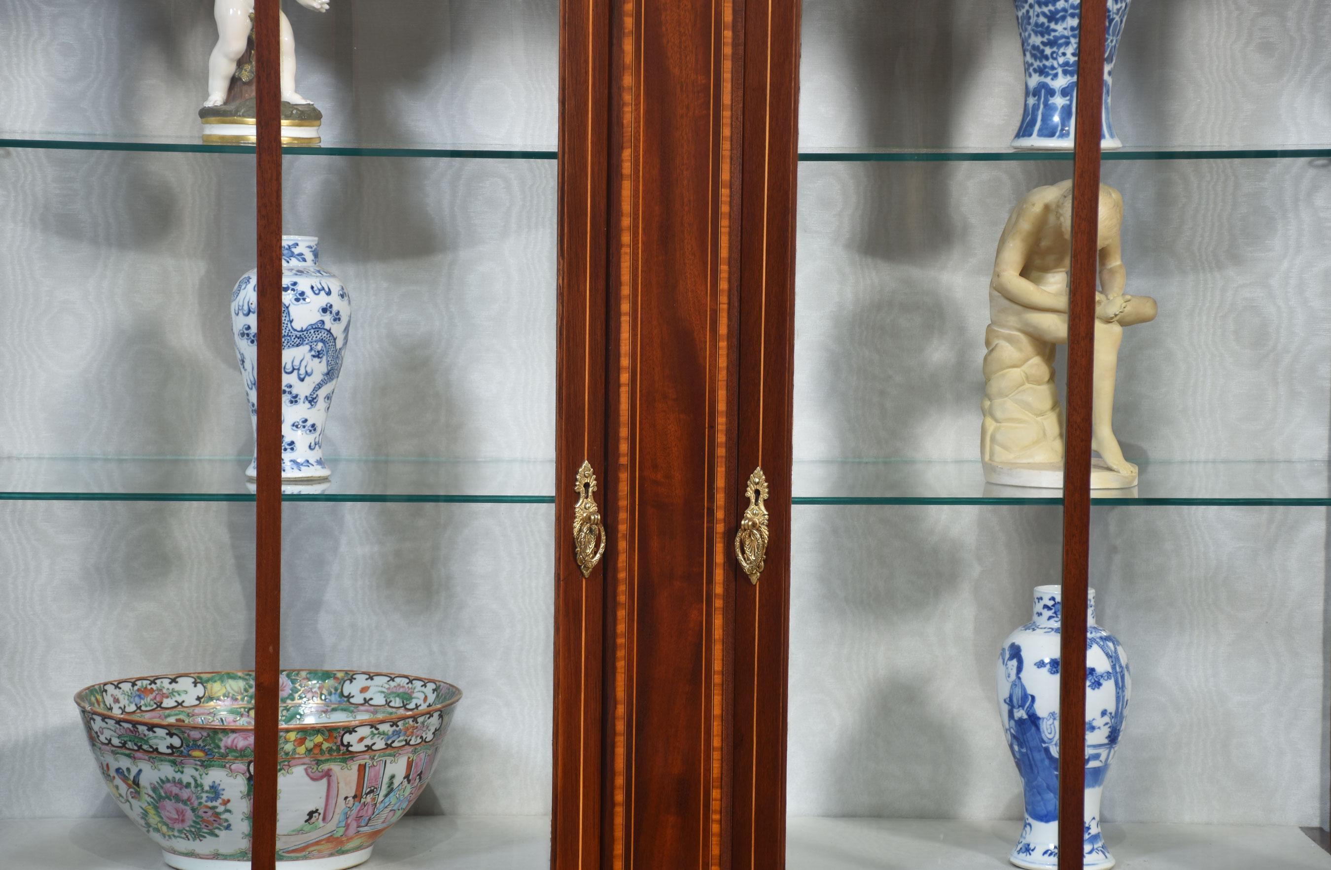 British Mahogany bow front display cabinet For Sale
