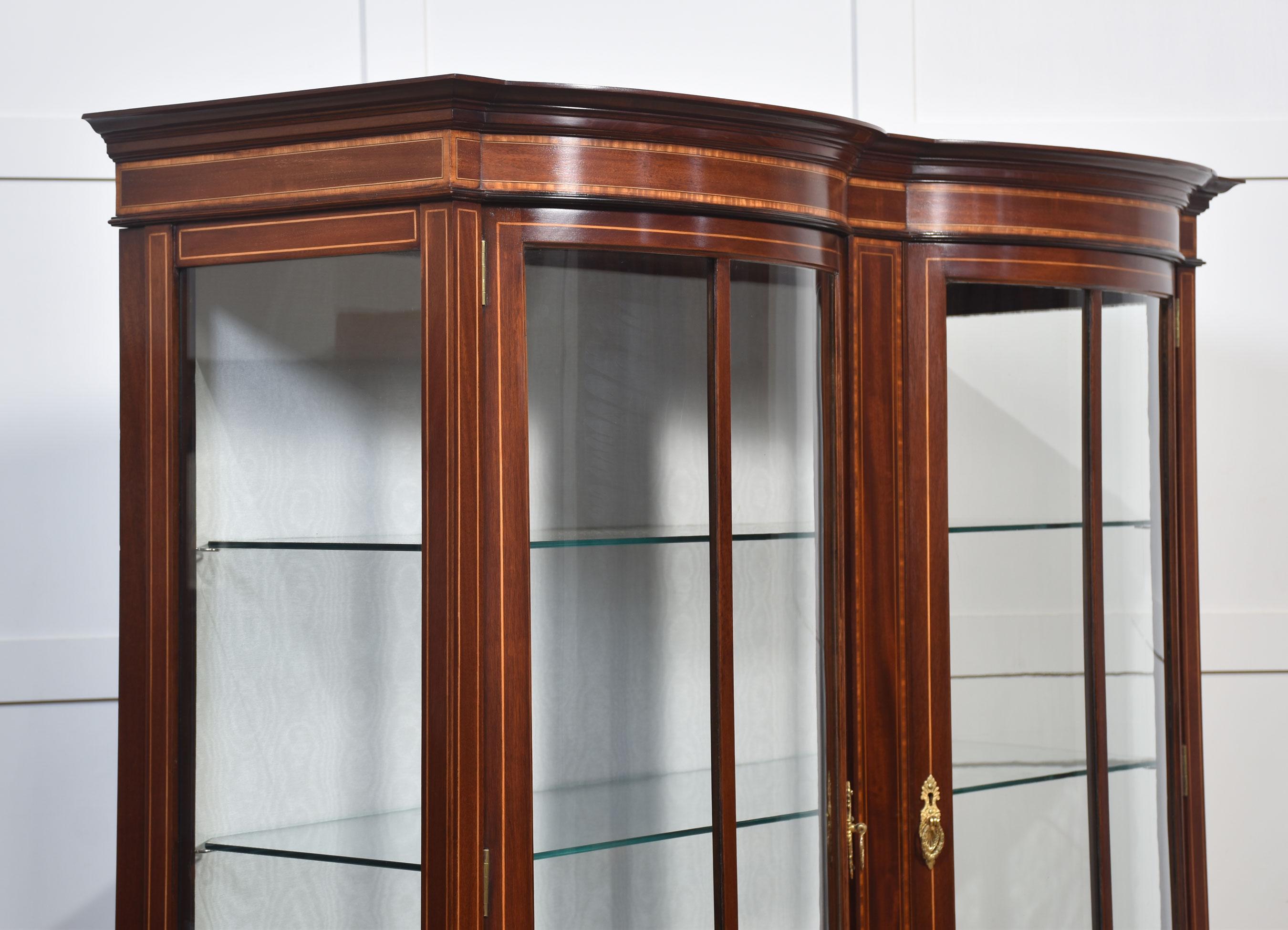 Mahogany bow front display cabinet For Sale 1