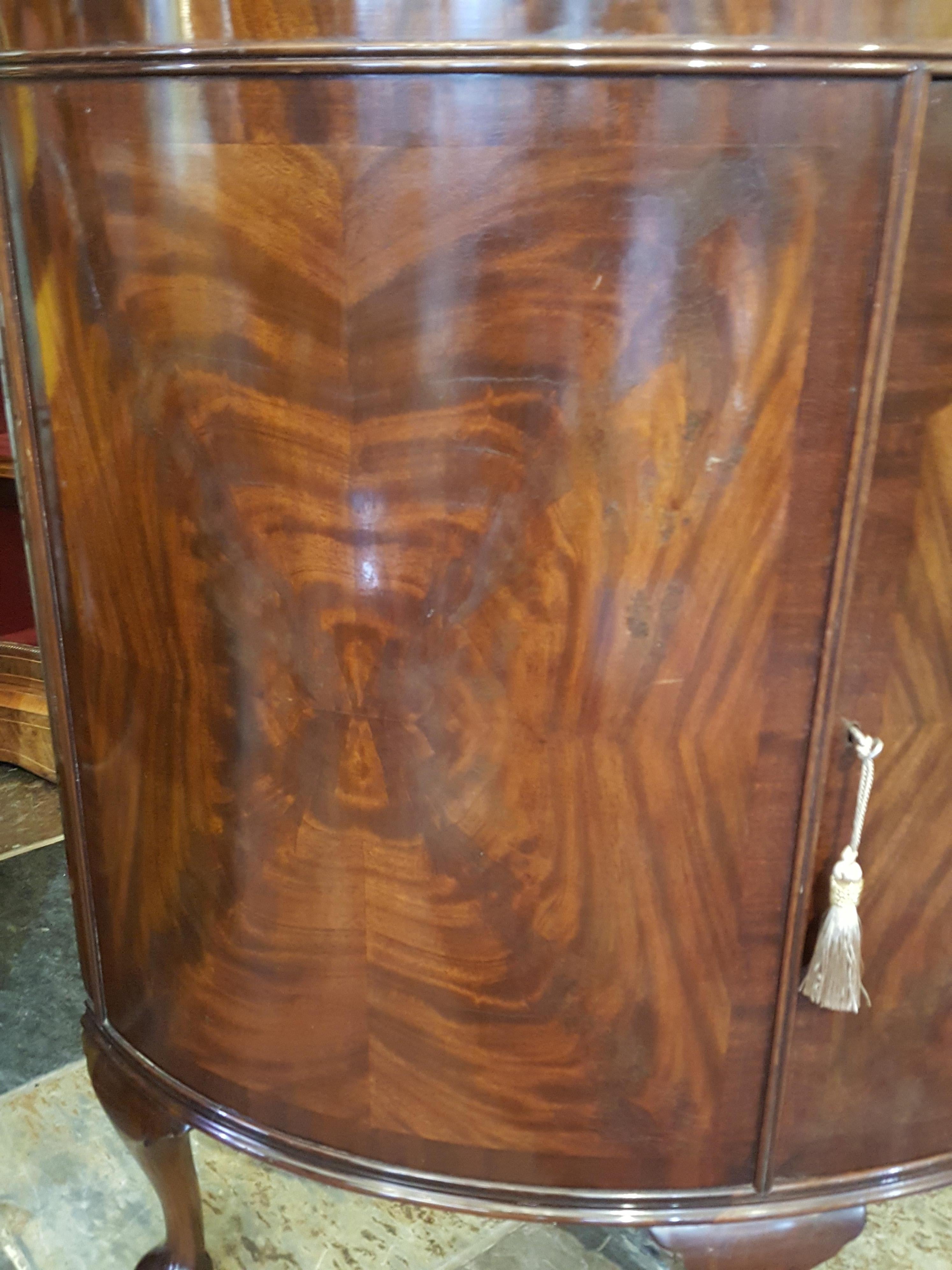 Mahogany Bow Front Drinks Cabinet In Good Condition In Altrincham, Cheshire