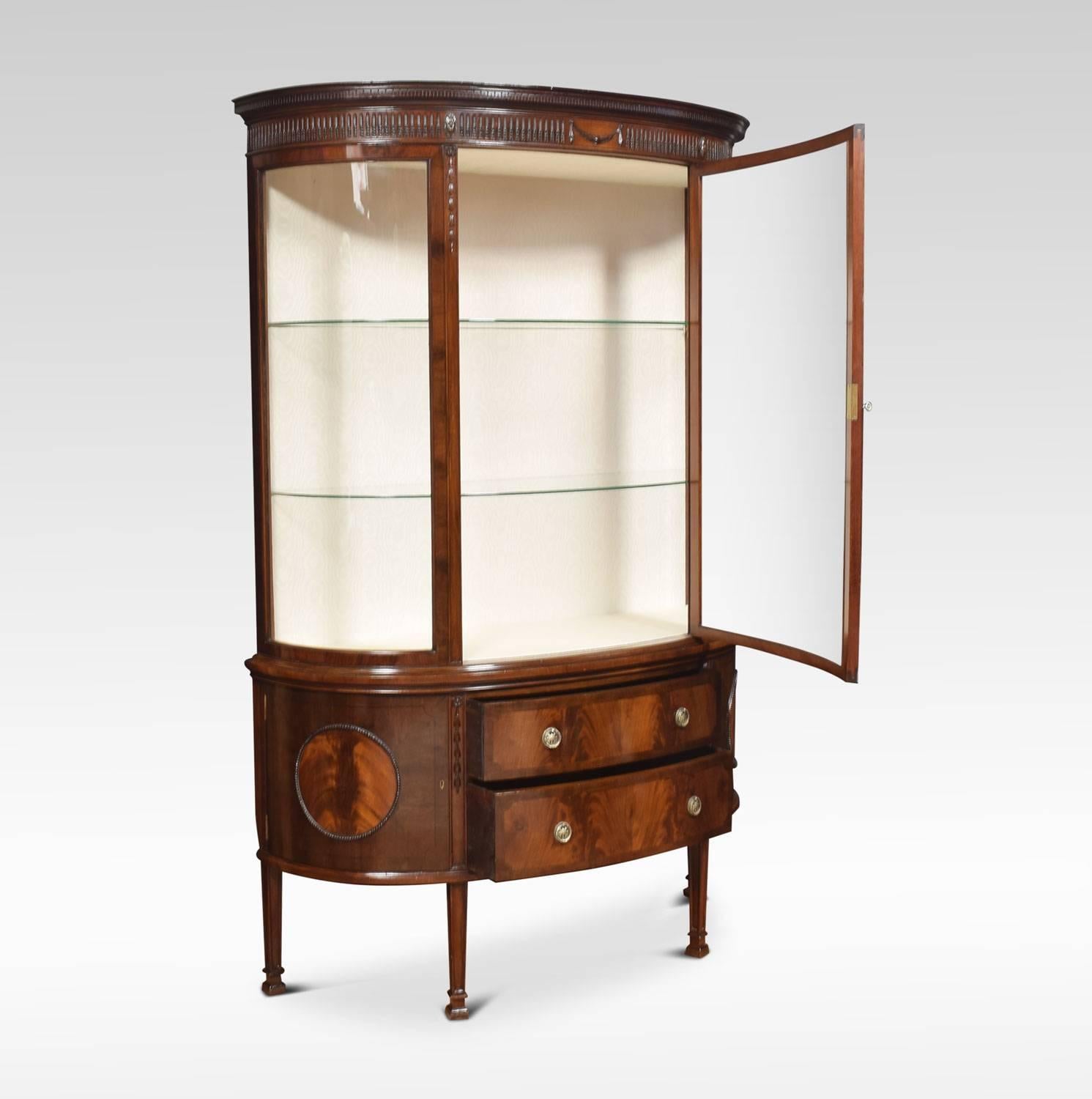 Mahogany Bow Fronted Display Cabinet In Good Condition In Cheshire, GB