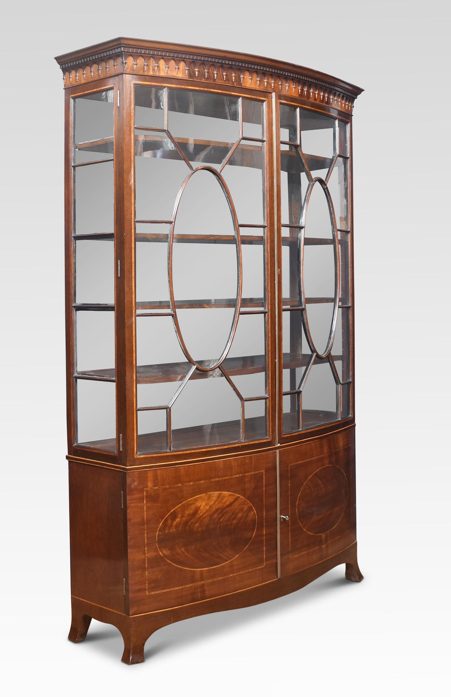 Mahogany Bow Fronted Display Cabinet In Good Condition In Cheshire, GB