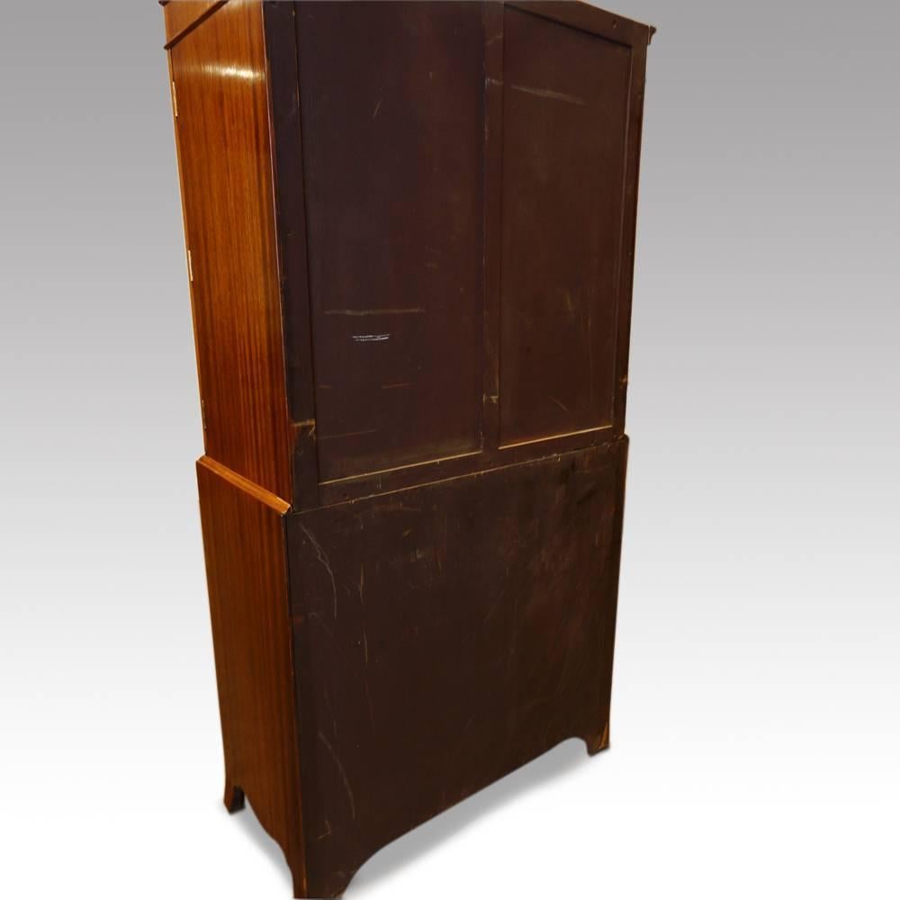Mahogany bow fronted small linen press.
This mahogany bow fronted small linen press would have been first made in the first half of the 20th century.
A quality piece like this would have been made in a exclusive workshop, to be then retailed by a