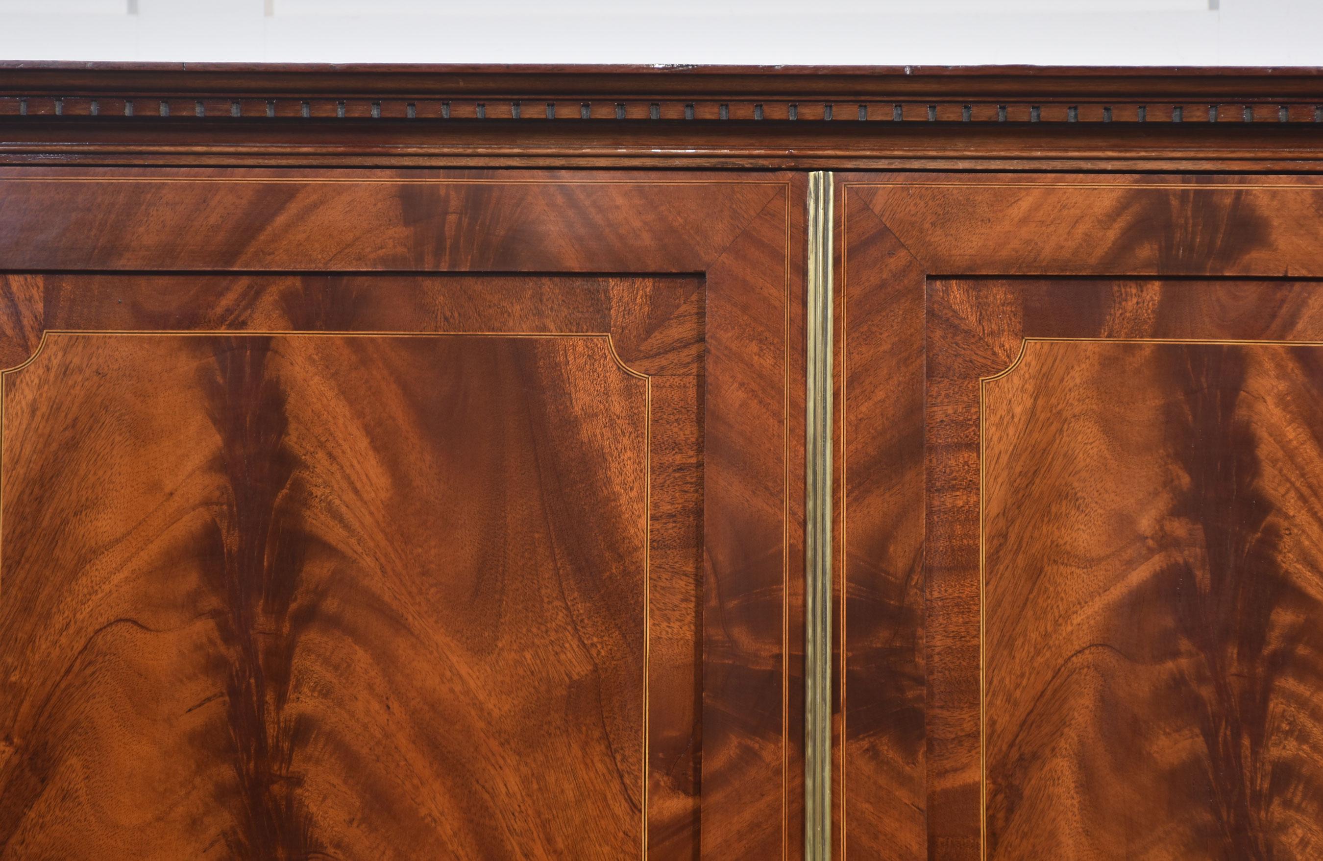 Mahogany two-door wardrobe with shaped moulded cornice above two well figured panelled doors, opening to reveal a large hanging area. All raised up on bracket feet.
Dimensions
Height 70 Inches
Width 39.5 Inches
Depth 22 Inches