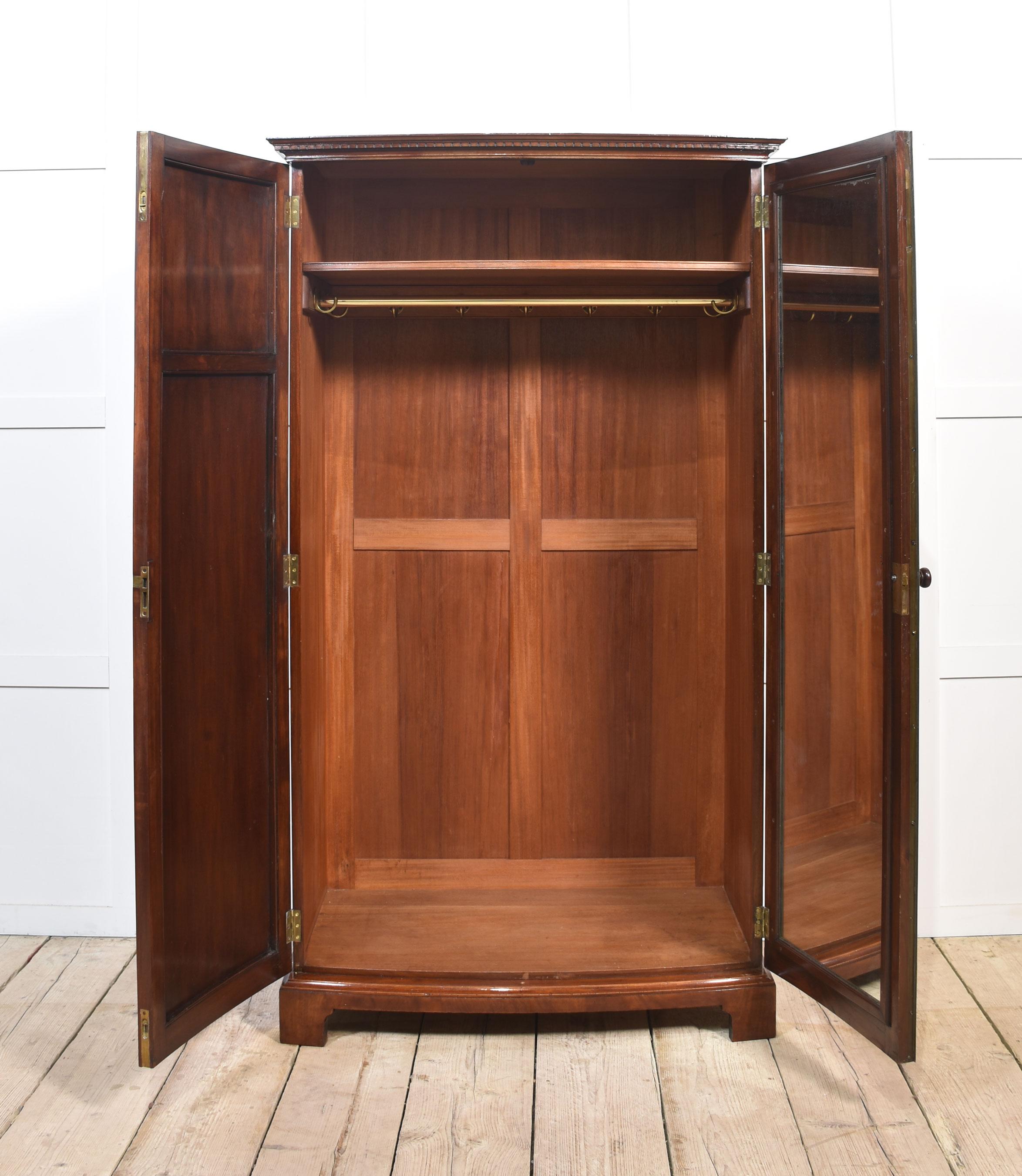 Mahogany bow fronted two door wardrobe In Good Condition In Cheshire, GB