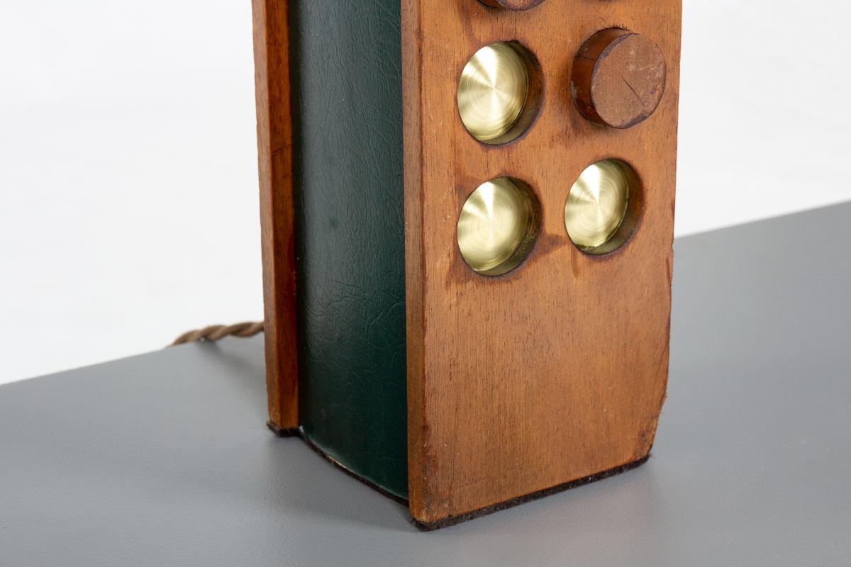 Laiton Lampe de table en acajou, laiton et cuir 1950 en vente