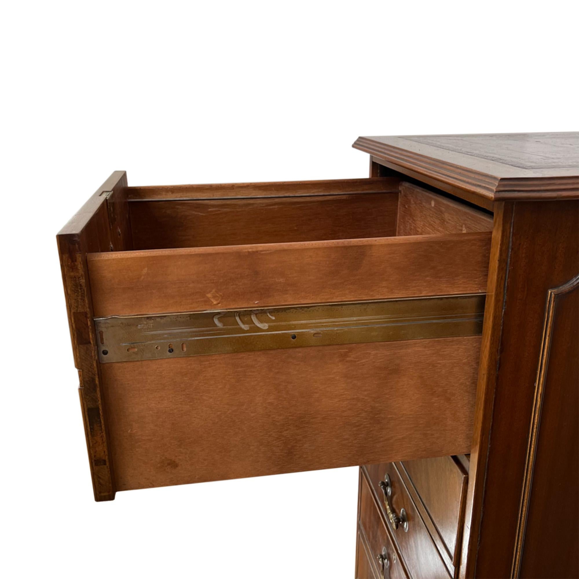 Mahogany British 1950s Filing Cabinet In Good Condition For Sale In London, GB
