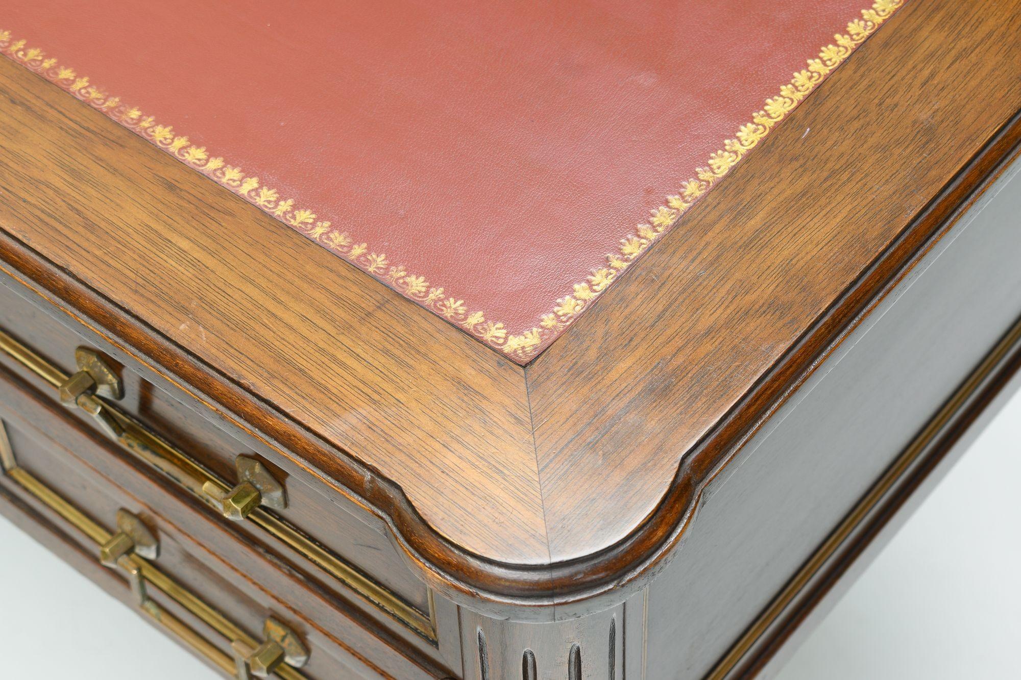 Mahogany Bureau Plat (Mitte des 20. Jahrhunderts) im Angebot