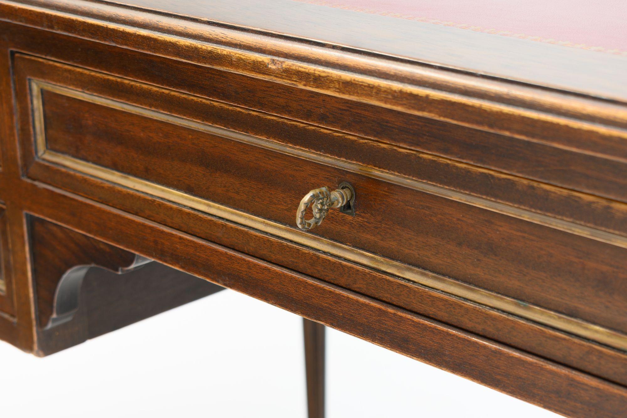 Mahogany Bureau Plat im Angebot 1