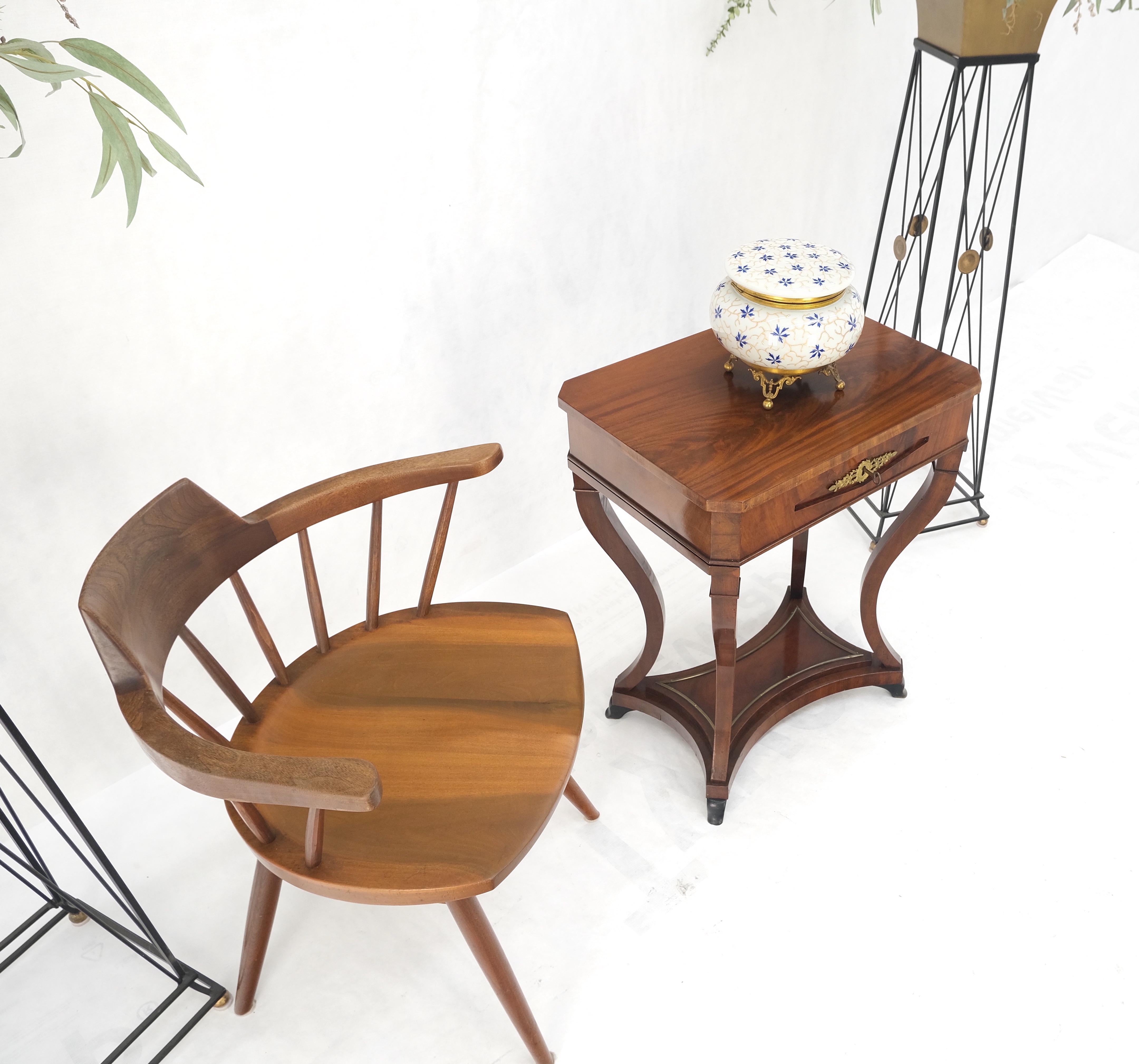 Meuble de couture en acajou et bois de ronce Regency Lift Top Organizer w/ Key MINT ! en vente 2