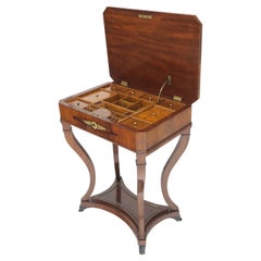Meuble de couture en acajou et bois de ronce Regency Lift Top Organizer w/ Key MINT !