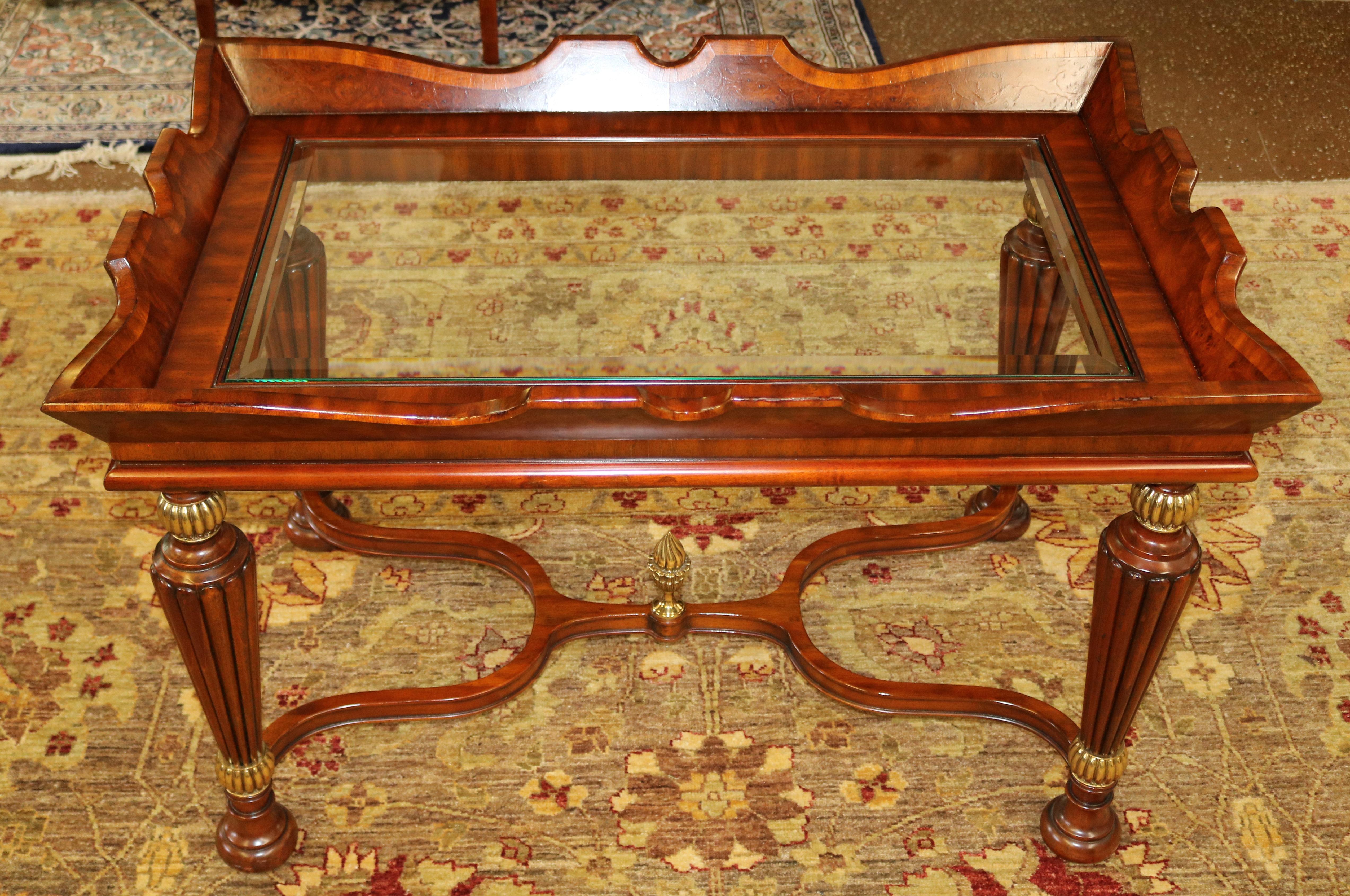 ​Beautiful Burled Wood & Mahogany Beveled Glass Cocktail Coffee Table By Maitland Smith

Measures 25 H x 39 W x 25 D

Nice mahogany grain and nice beveled glass top!