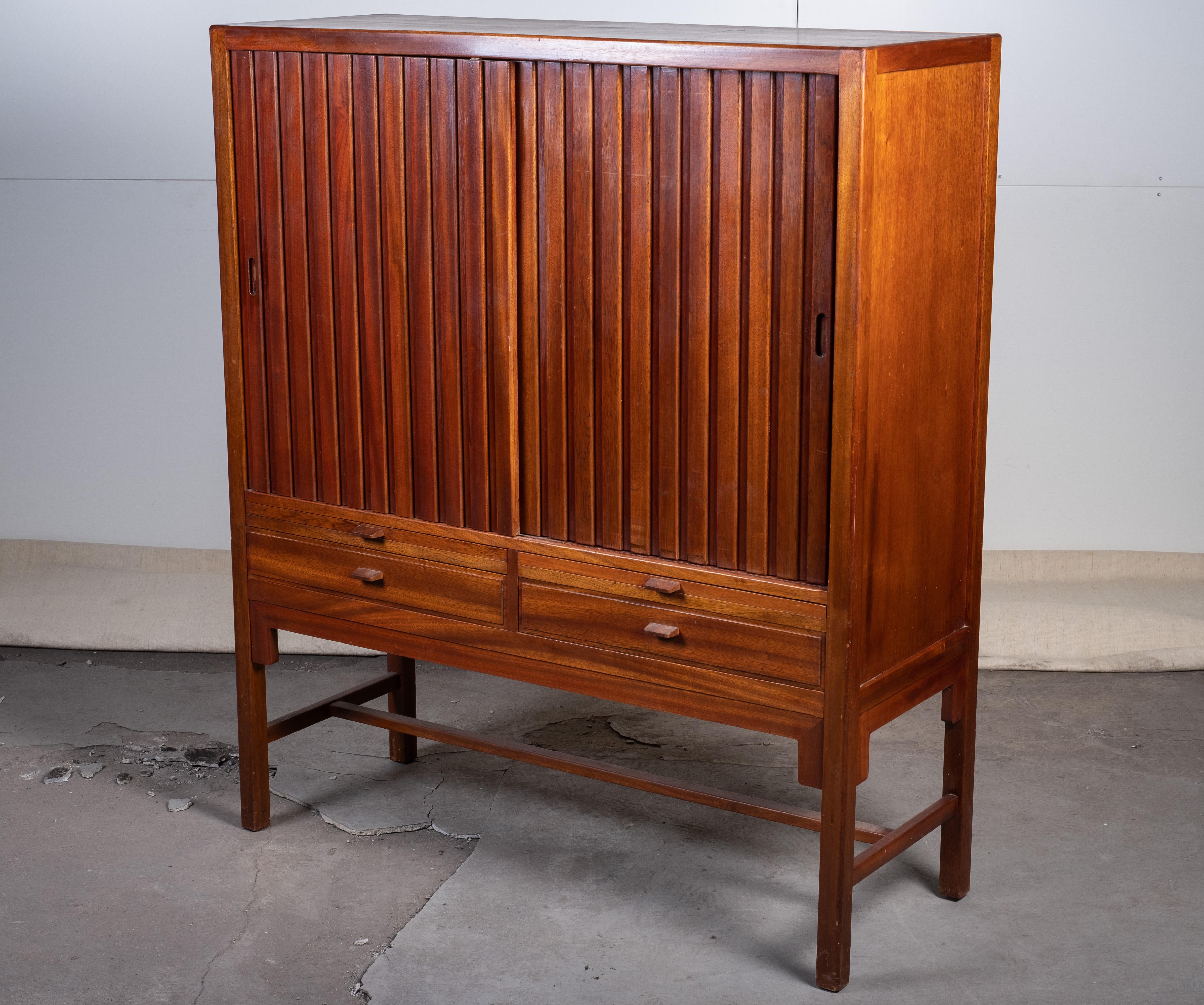 Mahogany Cabinet by Hans J. Wegner, Denmark, 1950s In Good Condition For Sale In Nørre Aaby, DK