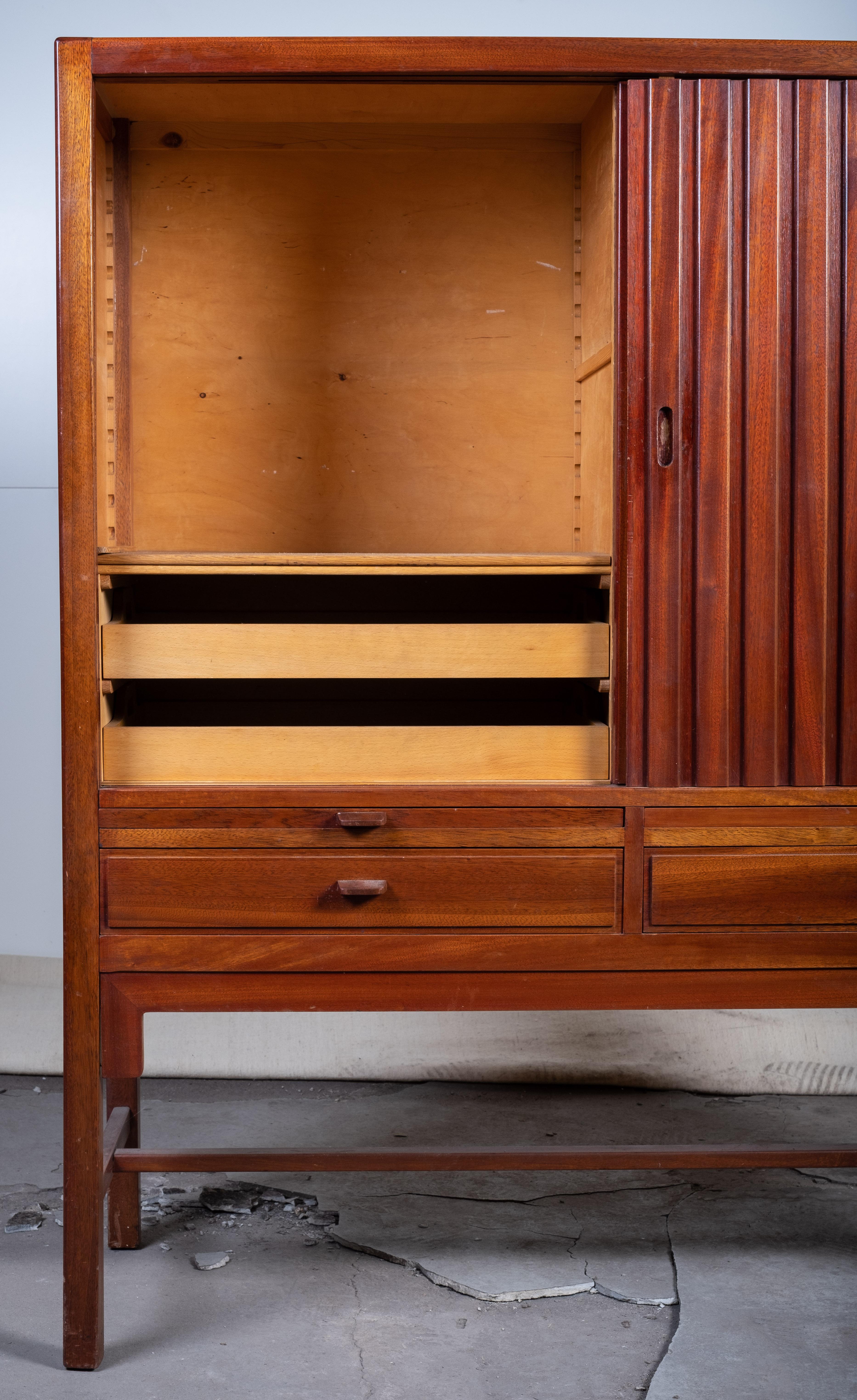 Mahogany Cabinet by Hans J. Wegner, Denmark, 1950s For Sale 3