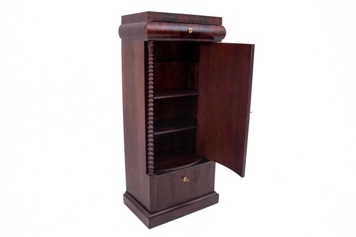 Biedermeier Mahogany cabinet, Northern Europe, circa 1860. For Sale