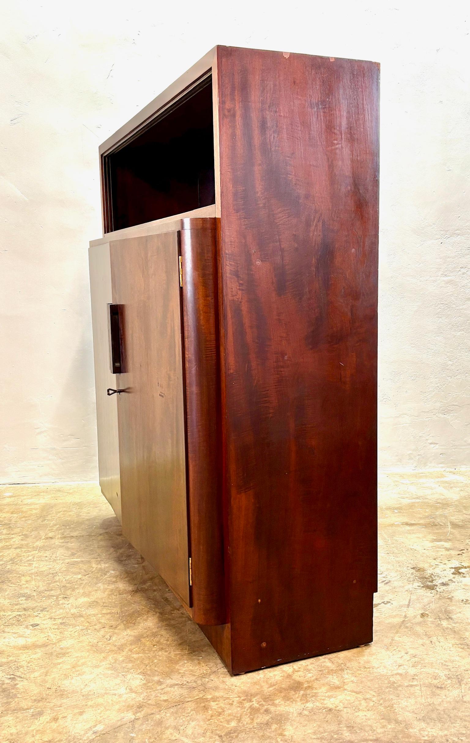 Mahogany Cabinet with Mirrored Shelf c.1970's In Good Condition For Sale In Alhambra, CA