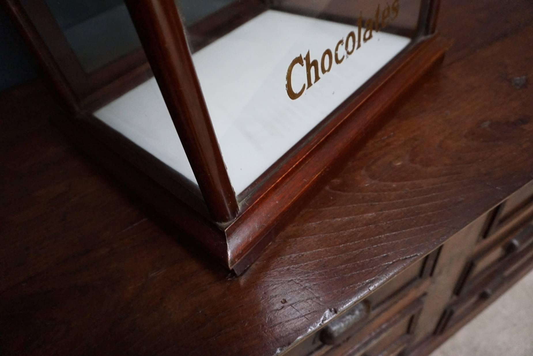 British Mahogany Cadbury’s Counter Top Chocolate Shop Display Cabinet, circa 1900 For Sale