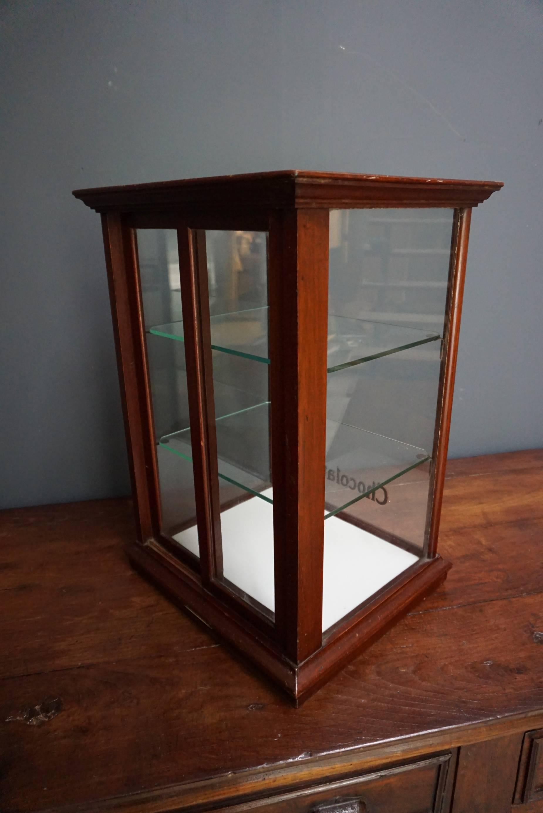 Mahogany Cadbury’s Counter Top Chocolate Shop Display Cabinet, circa 1900 In Good Condition In Nijmegen, NL