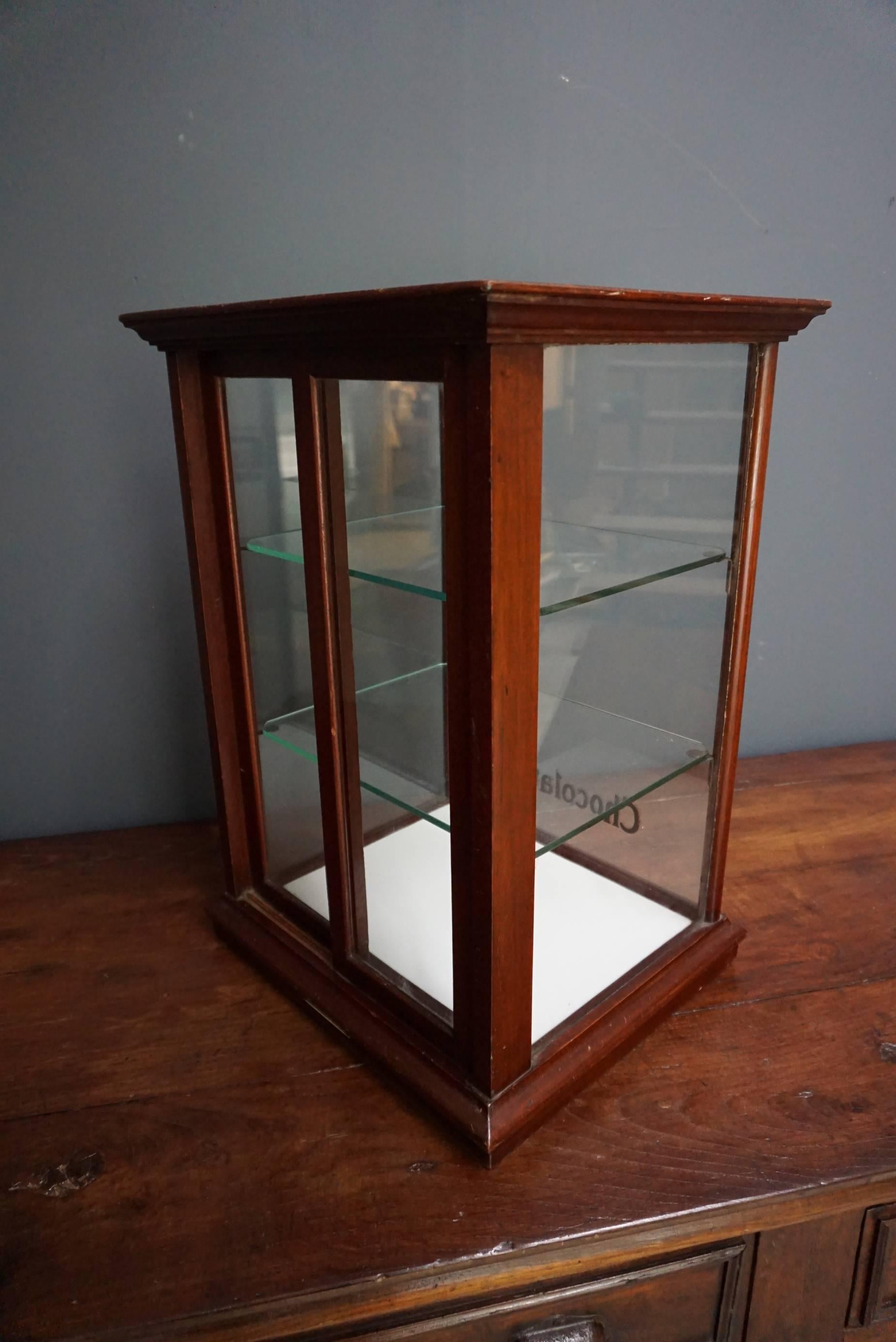 Mahogany Cadbury’s Counter Top Chocolate Shop Display Cabinet, circa 1900 In Good Condition For Sale In Nijmegen, NL