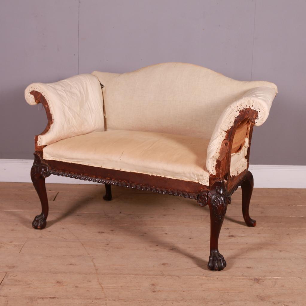 Mahogany Camelback Sofa In Good Condition In Leamington Spa, Warwickshire