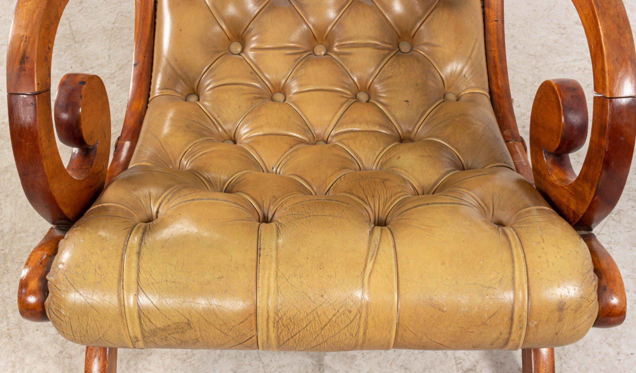 XIXe siècle Ensemble 3 pièces chaise longue et ottoman en acajou de style Campaigner en vente