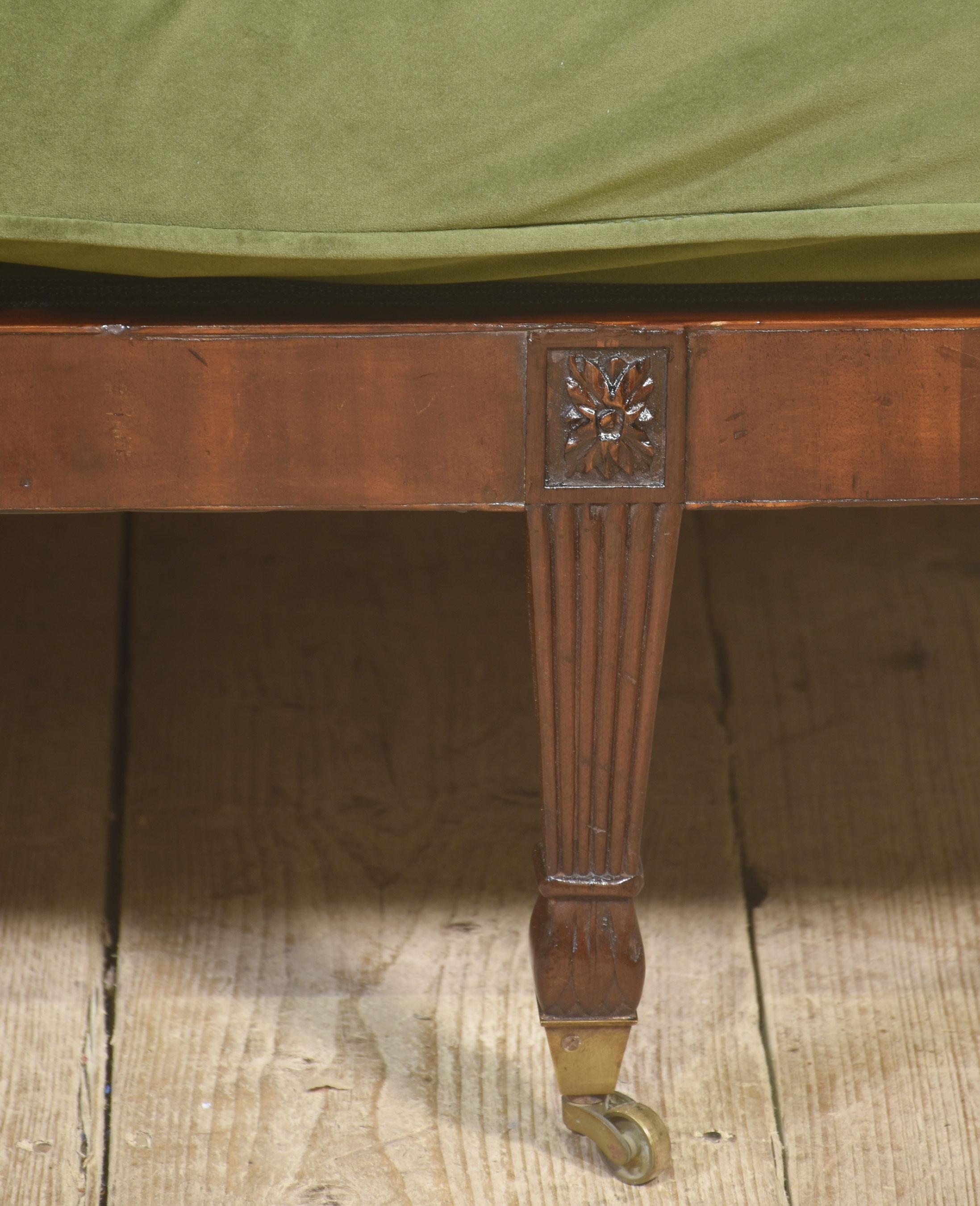 Canapé à dossier en rotin en acajou avec tapisserie en vert olive Bon état - En vente à Cheshire, GB