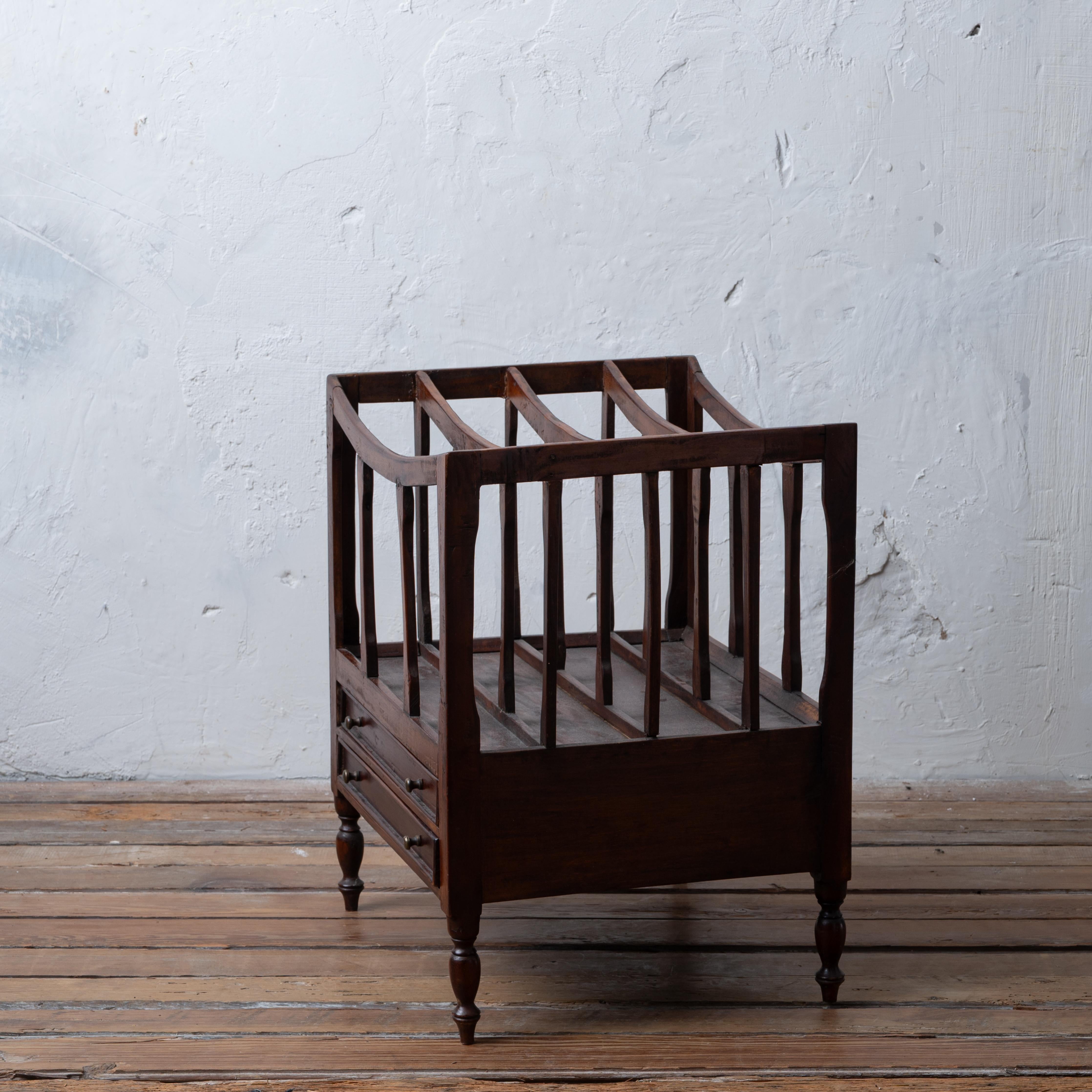 20ième siècle Acajou Canterbury en vente