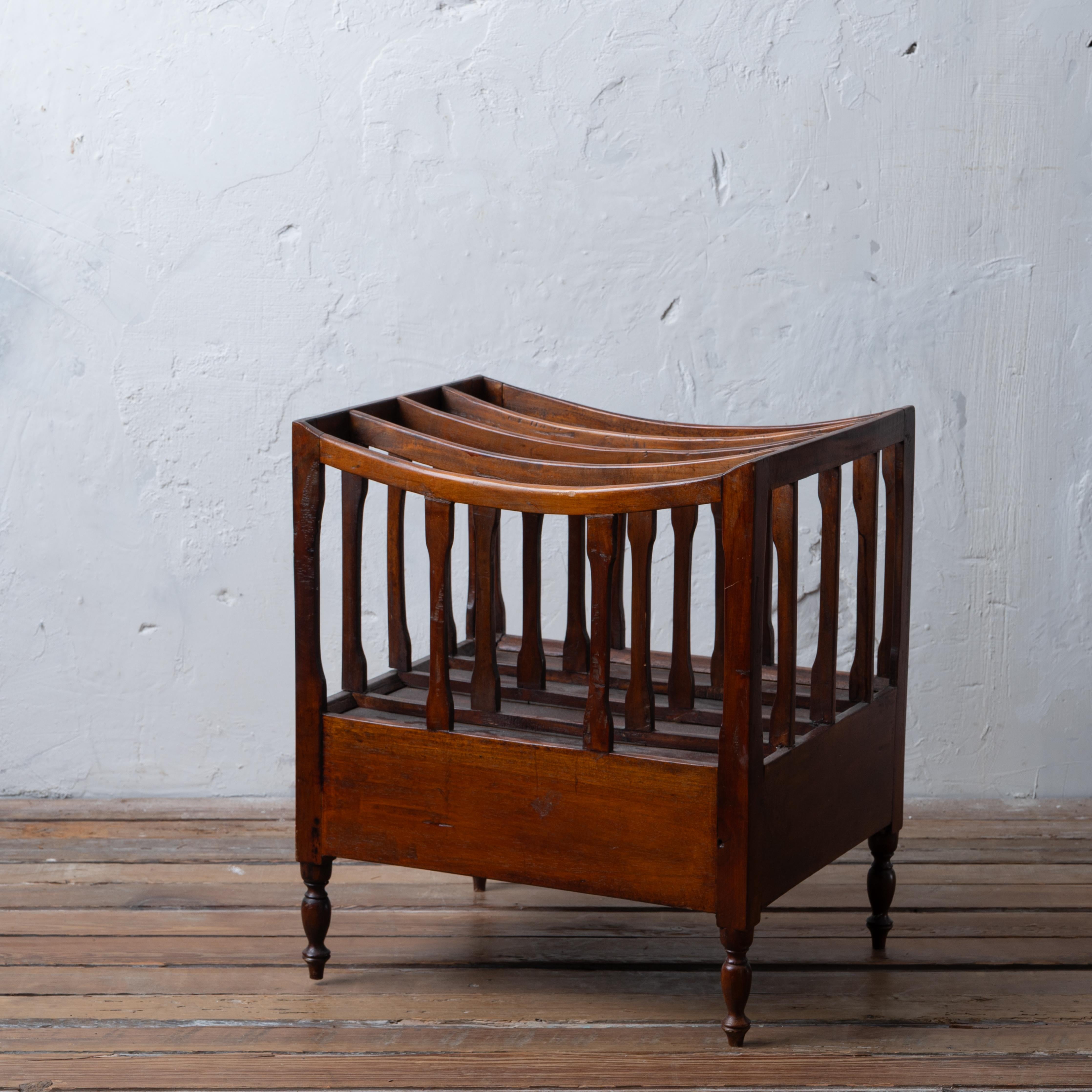 Acajou Canterbury en vente 1
