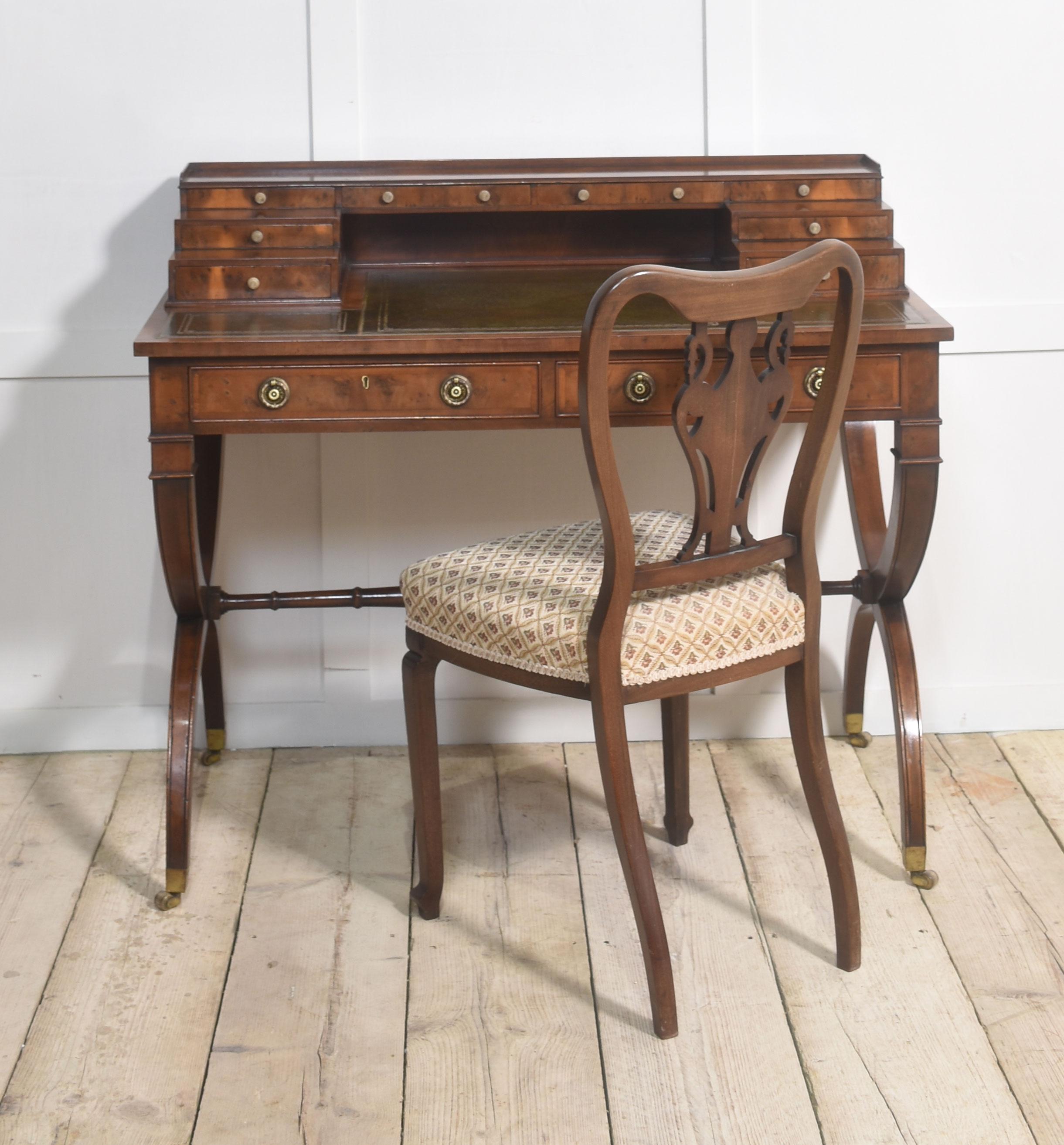 Scrivania in mogano in stile Carlton House in vendita 8
