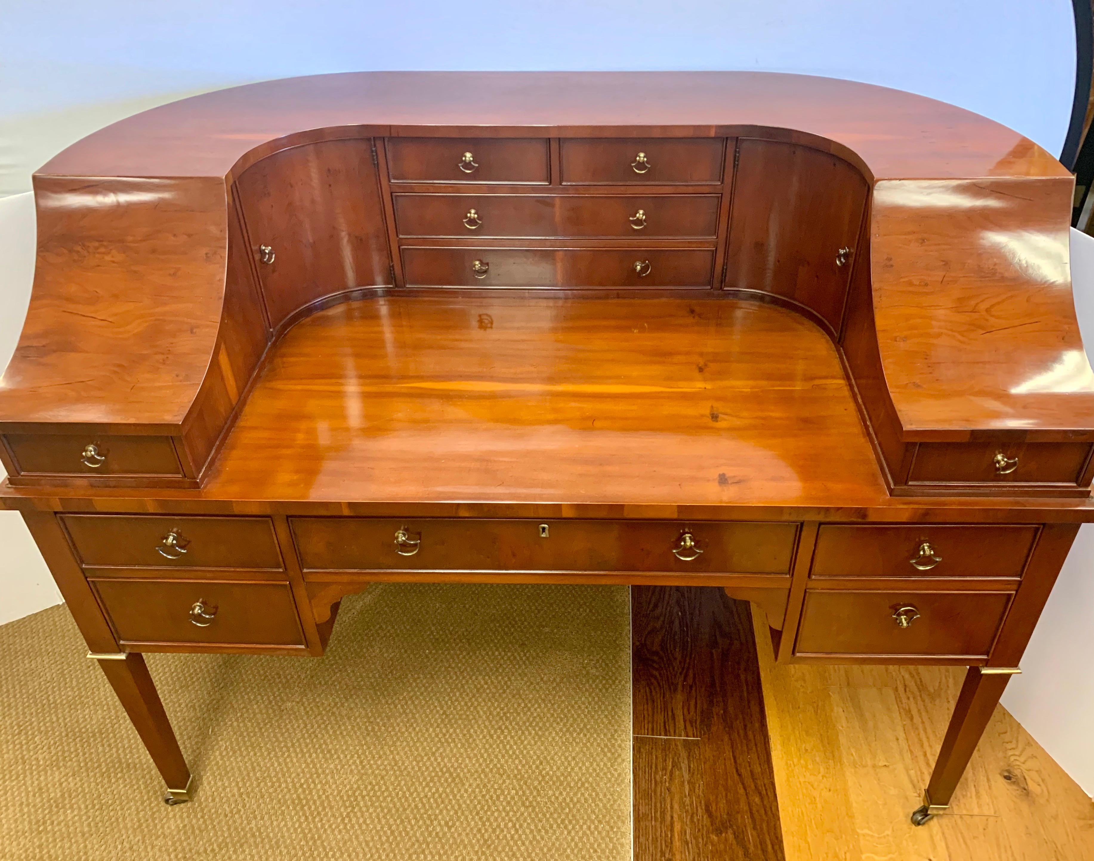 Mahogany Carlton House Writing Table Desk In Good Condition In West Hartford, CT