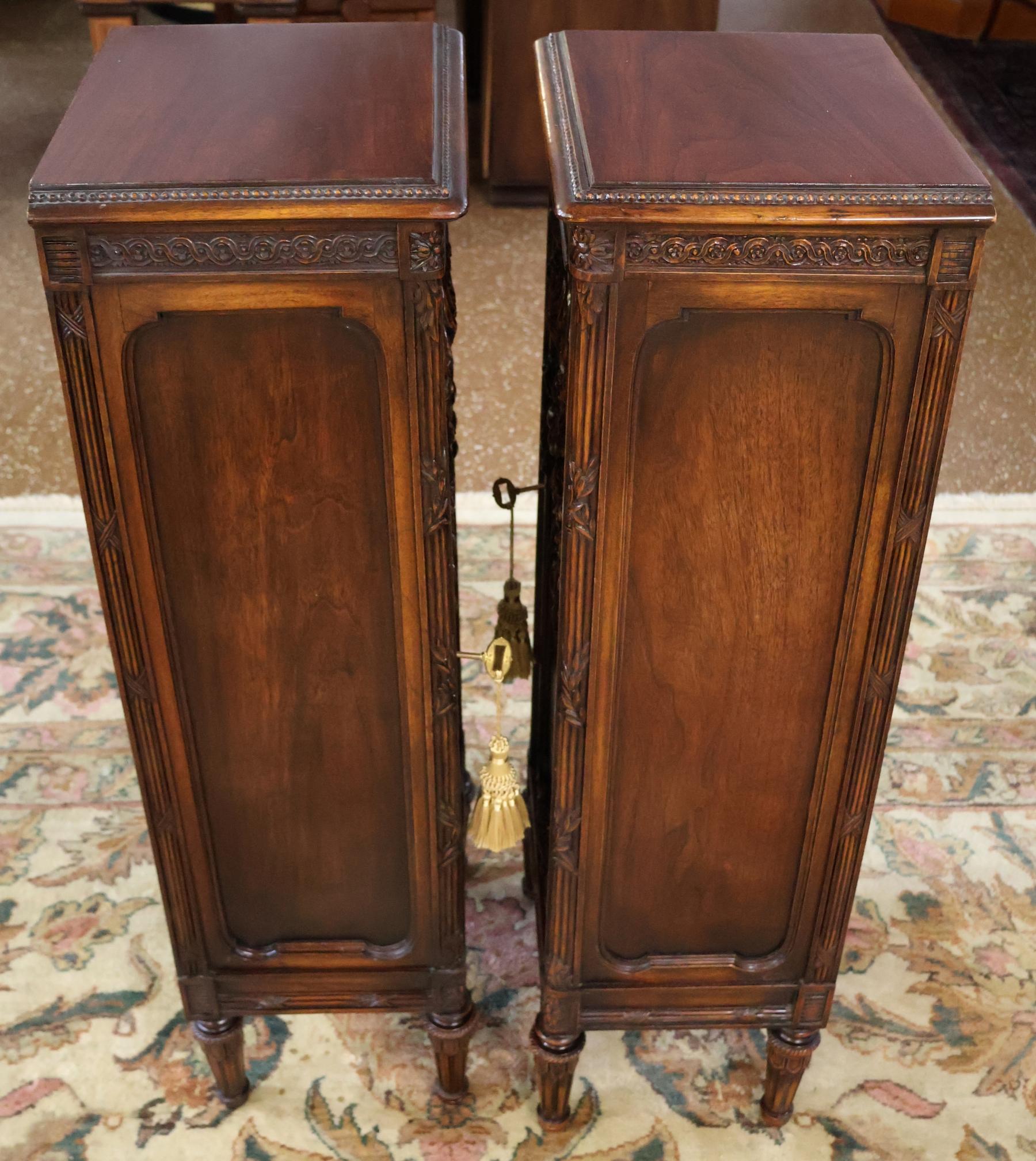 Guéridon en acajou sculpté de style Adams Circa 1920 en vente 8