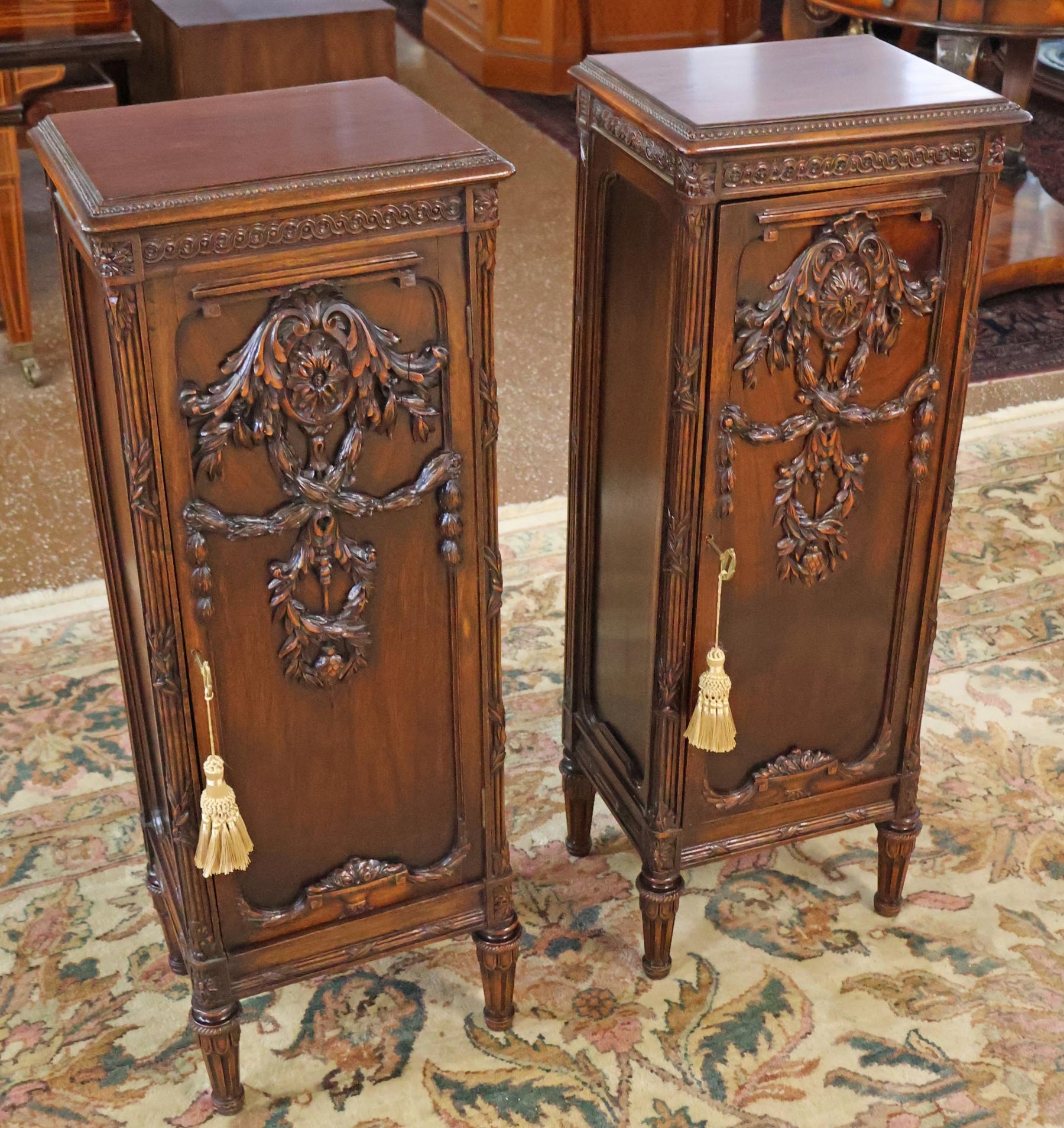 Style Adam Guéridon en acajou sculpté de style Adams Circa 1920 en vente