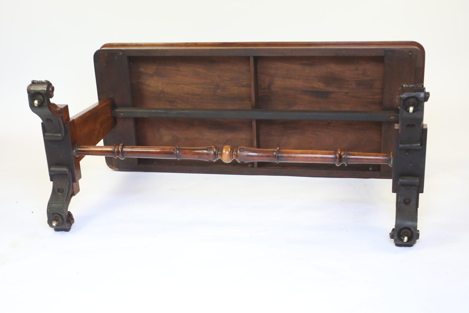 Mahogany & carved  leather top Library table circa 1830s In Good Condition For Sale In Dereham, GB