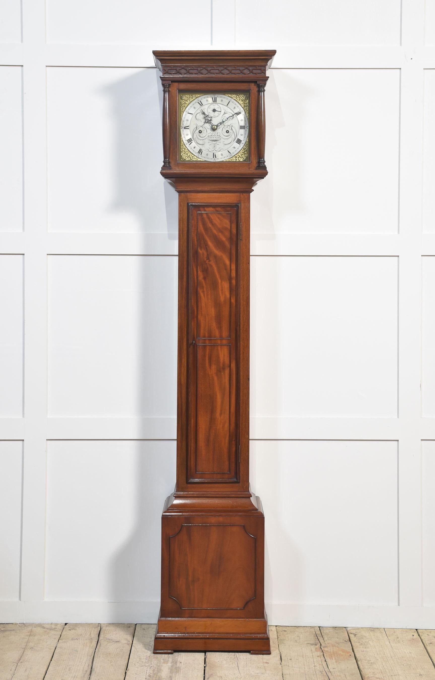 Orologio della nonna a otto giorni con cassa in mogano in vendita 9