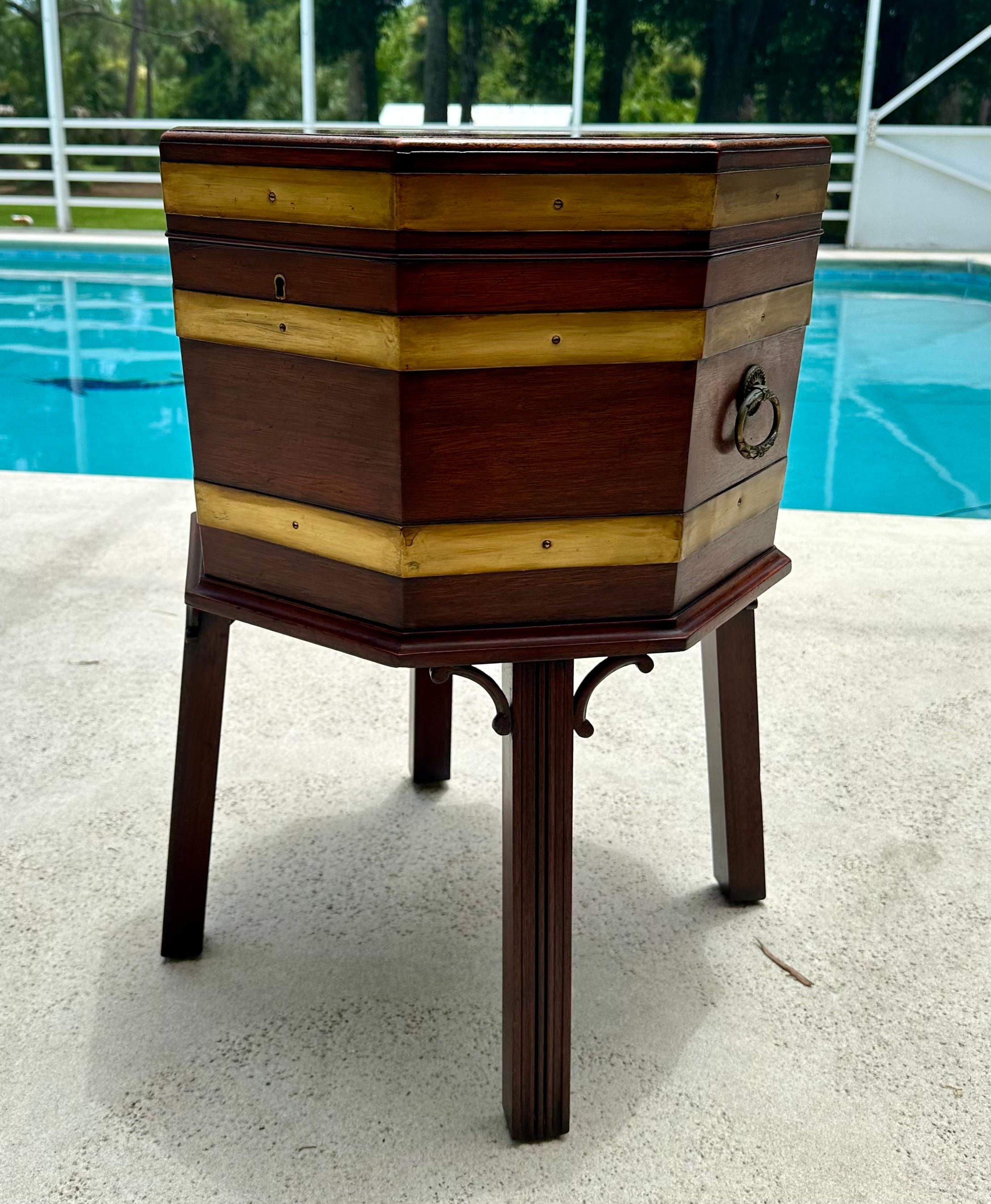 Mahogany Cellarette Wine Cooler Chippendale Style In Good Condition For Sale In Vero Beach, FL