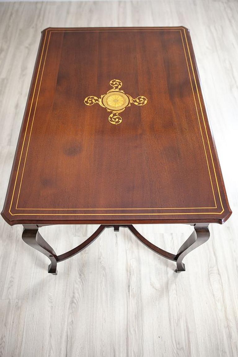 Art Nouveau Mahogany Center Table From the Early 20th Century with Floral Inlays For Sale 2