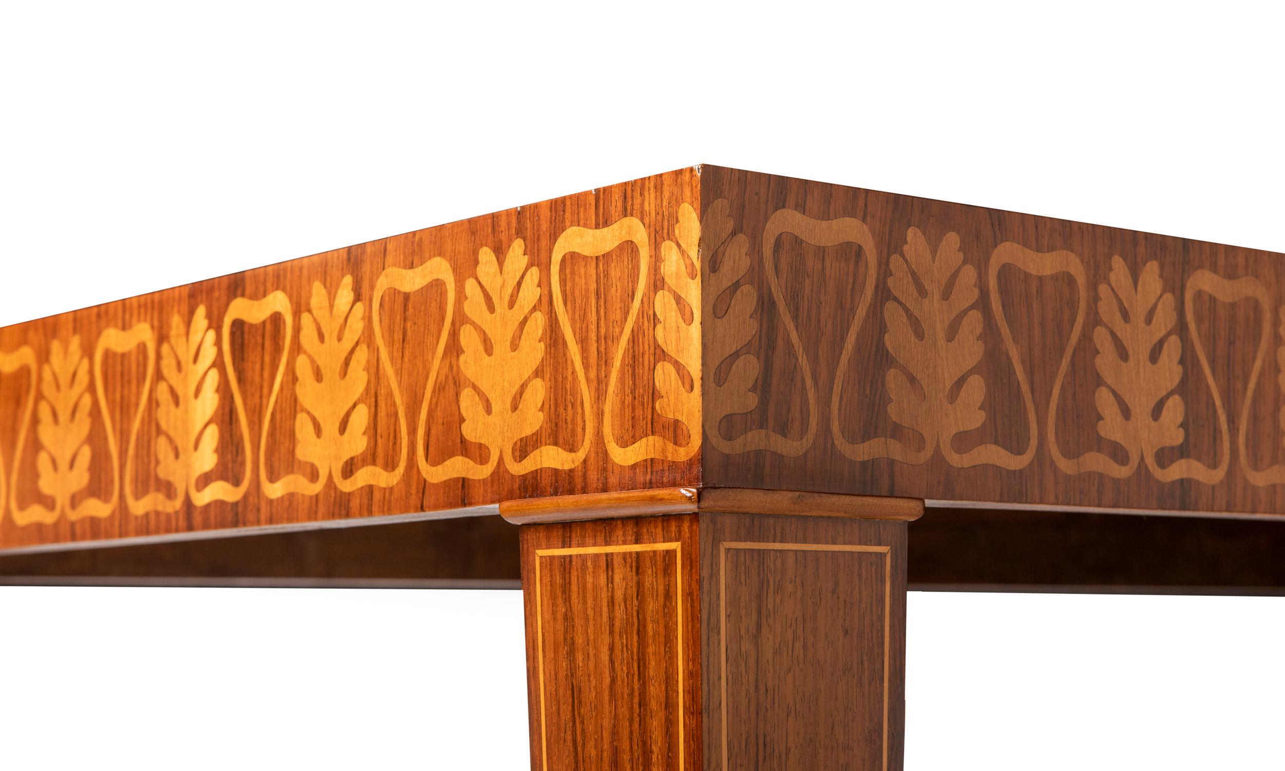 Mesa de centro de caoba de Paolo Buffa con decoración de marquetería, Italia, hacia 1940 mediados del siglo XX
