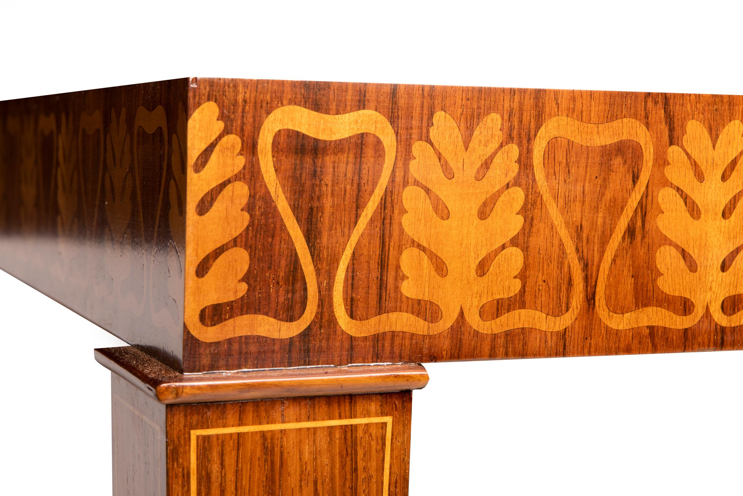 Mesa de centro de caoba de Paolo Buffa con decoración de marquetería, Italia, hacia 1940 Caoba