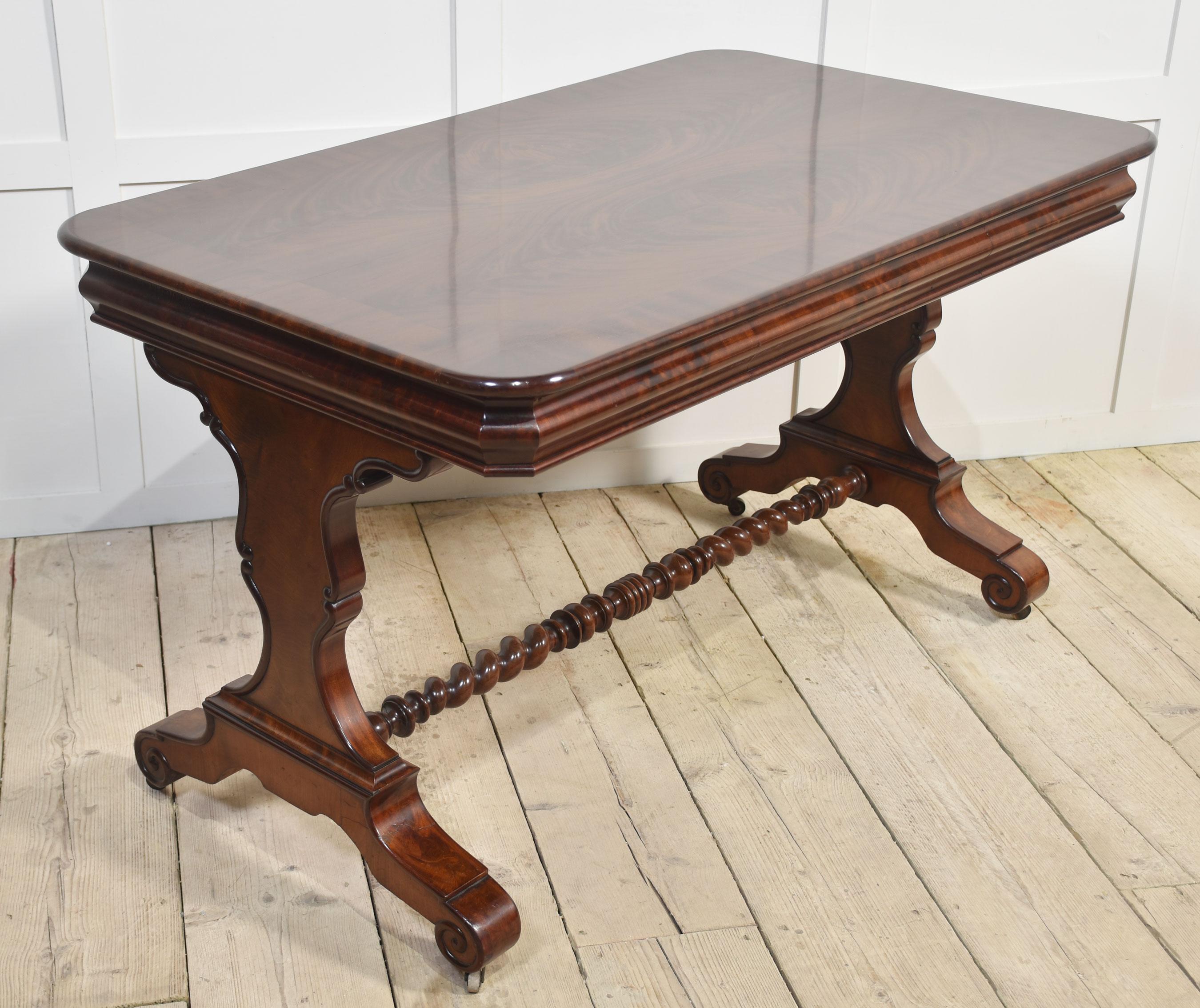 Mahogany centre table For Sale 4