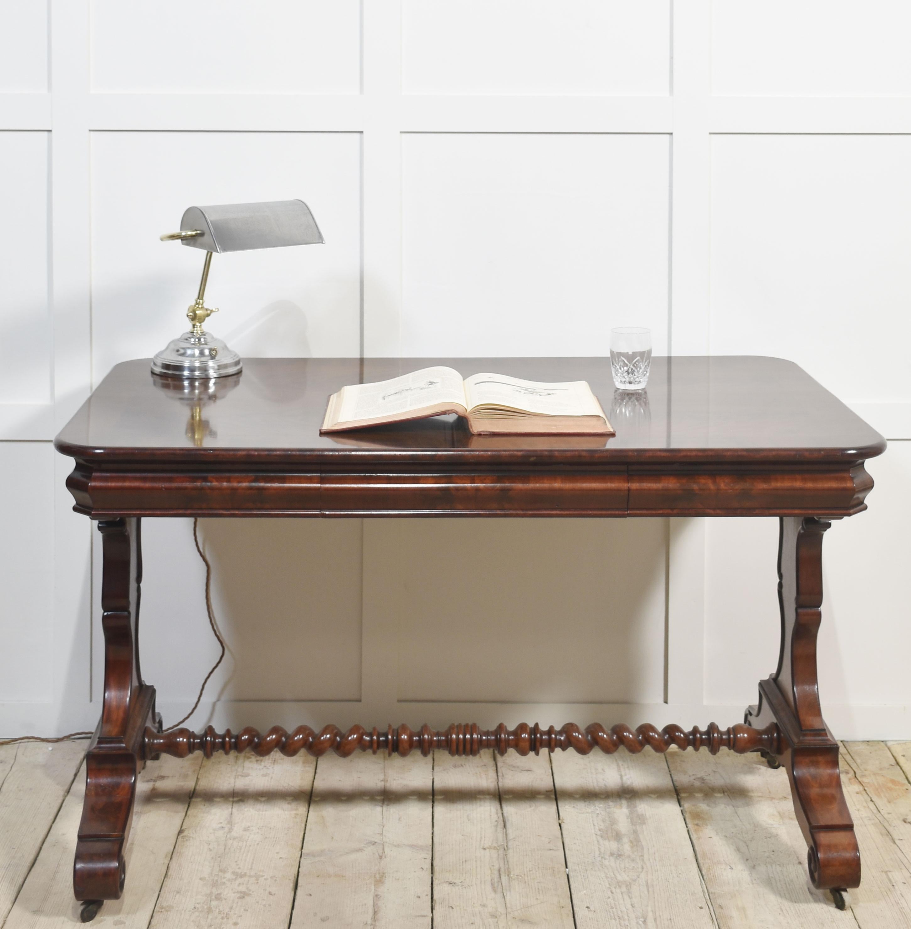 Mahogany centre table For Sale 8