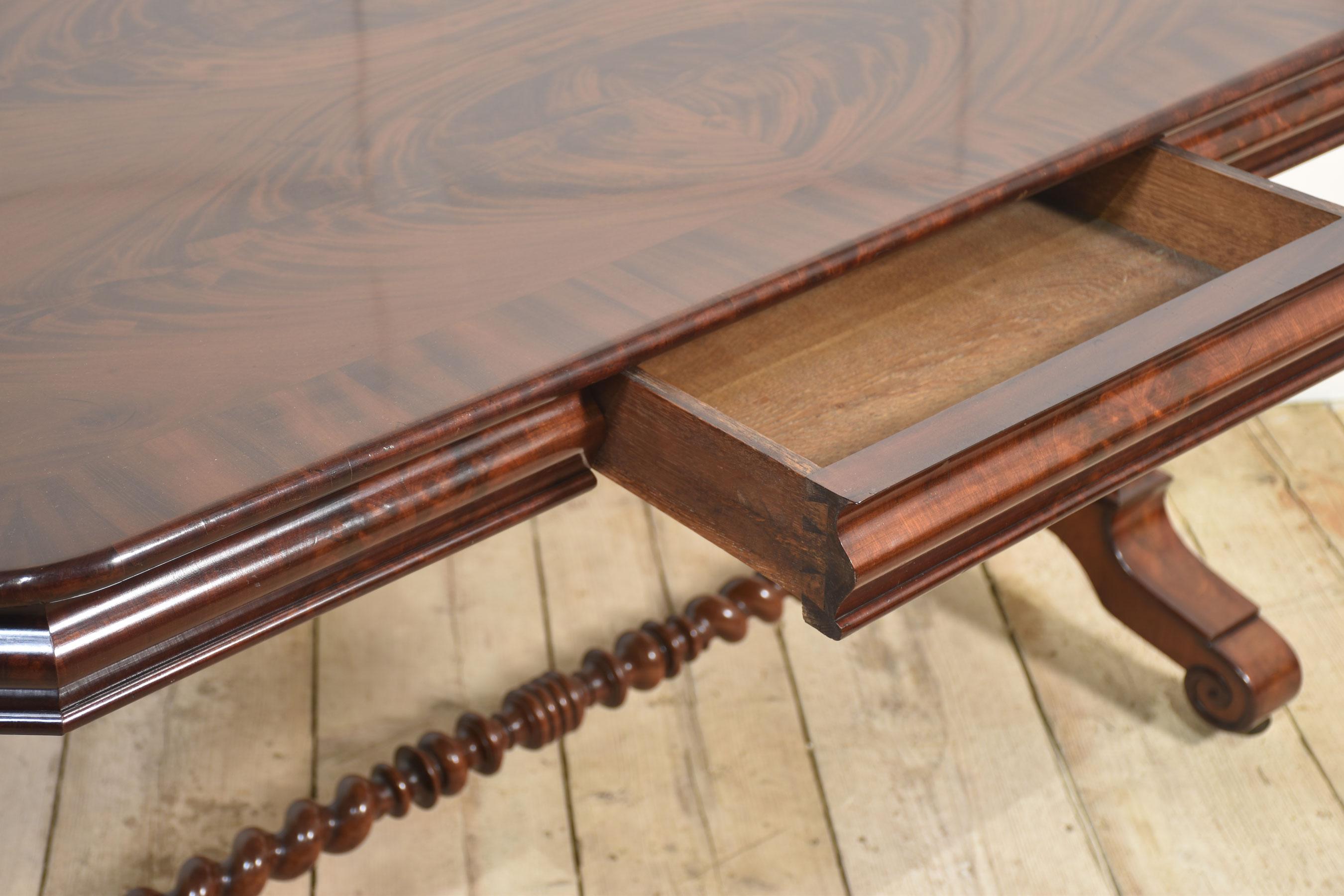 British Mahogany centre table For Sale