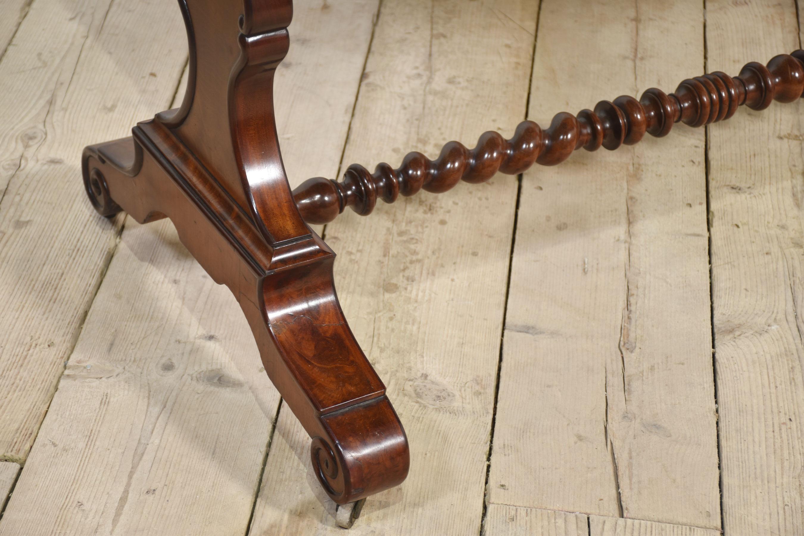19th Century Mahogany centre table For Sale
